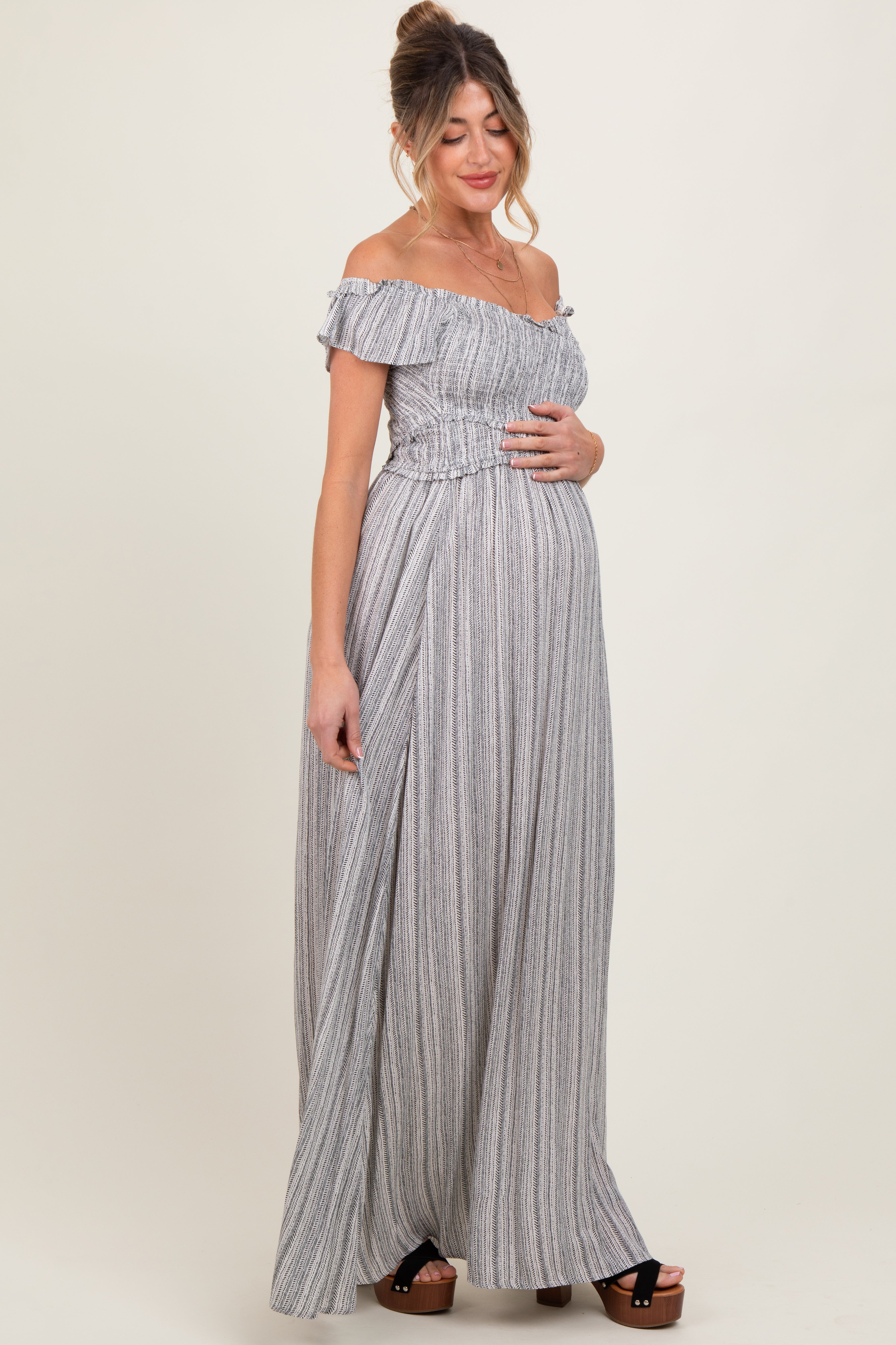 Schwarzes, gewebtes Umstands-Maxikleid mit gesmoktem Oberteil