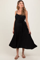 Plissiertes Umstands-Midikleid mit Bindegürtel
