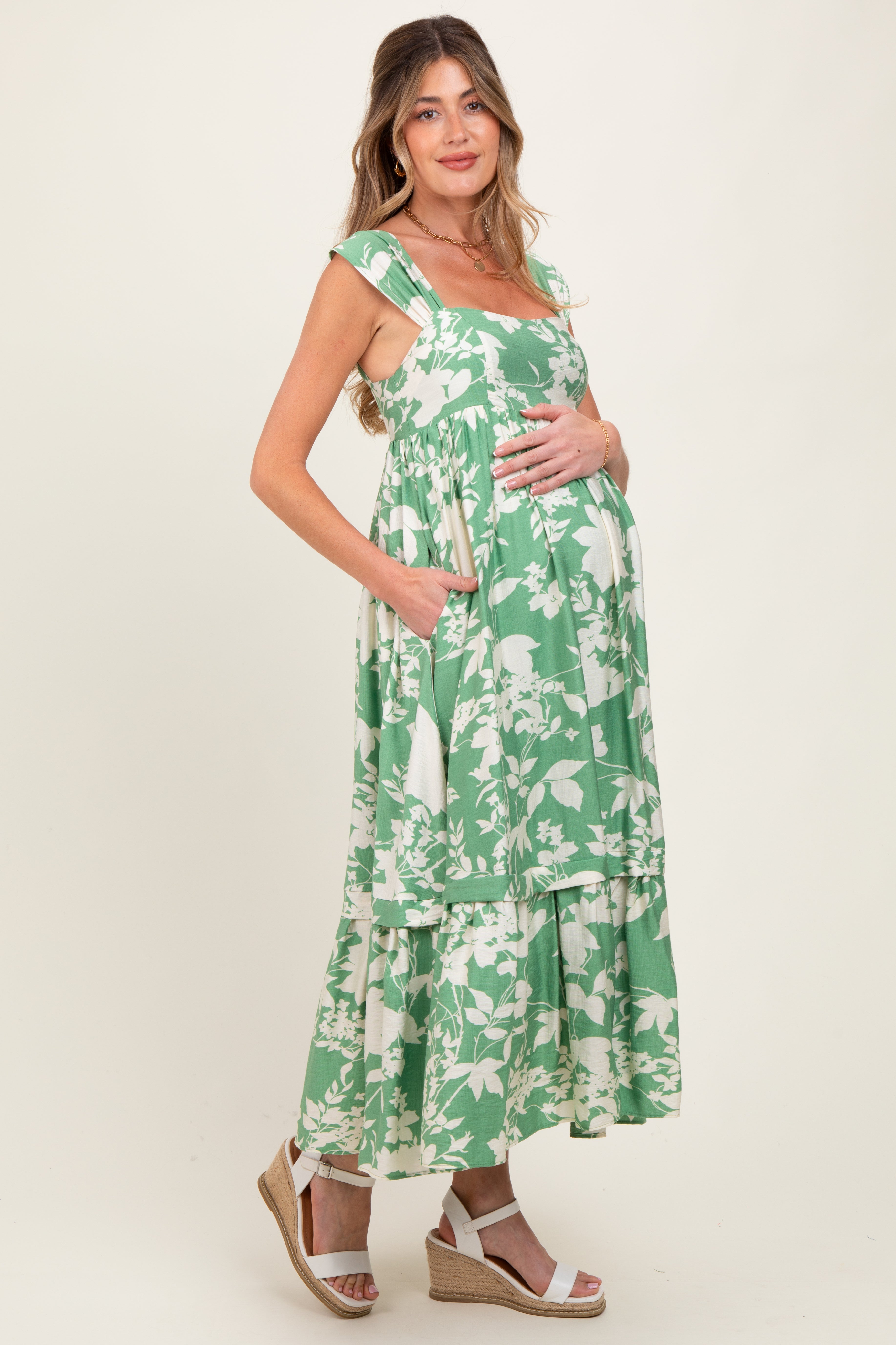 Geblümtes Umstands-Midikleid mit eckigem Ausschnitt in Mintgrün