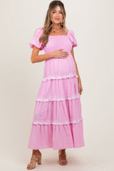 Umstands-Maxikleid in Rosa mit Smok-Oberteil, Rüschen-Stufenrock und Puffärmeln