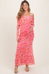 Rosa Umstands-Maxikleid aus Mesh mit Blumenmuster, Off-Shoulder-Ausschnitt und langen Ärmeln