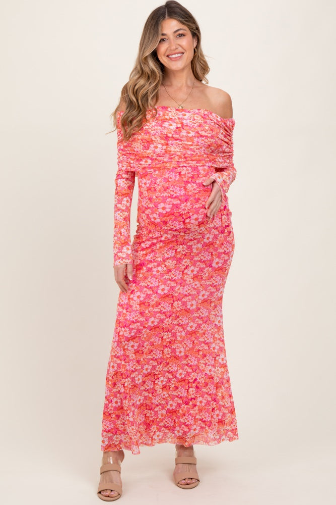 Rosa Umstands-Maxikleid aus Mesh mit Blumenmuster, Off-Shoulder-Ausschnitt und langen Ärmeln
