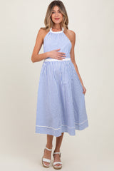 Blau gestreiftes Umstands-Midikleid mit Neckholder, Rückenbindung und Cut-out
