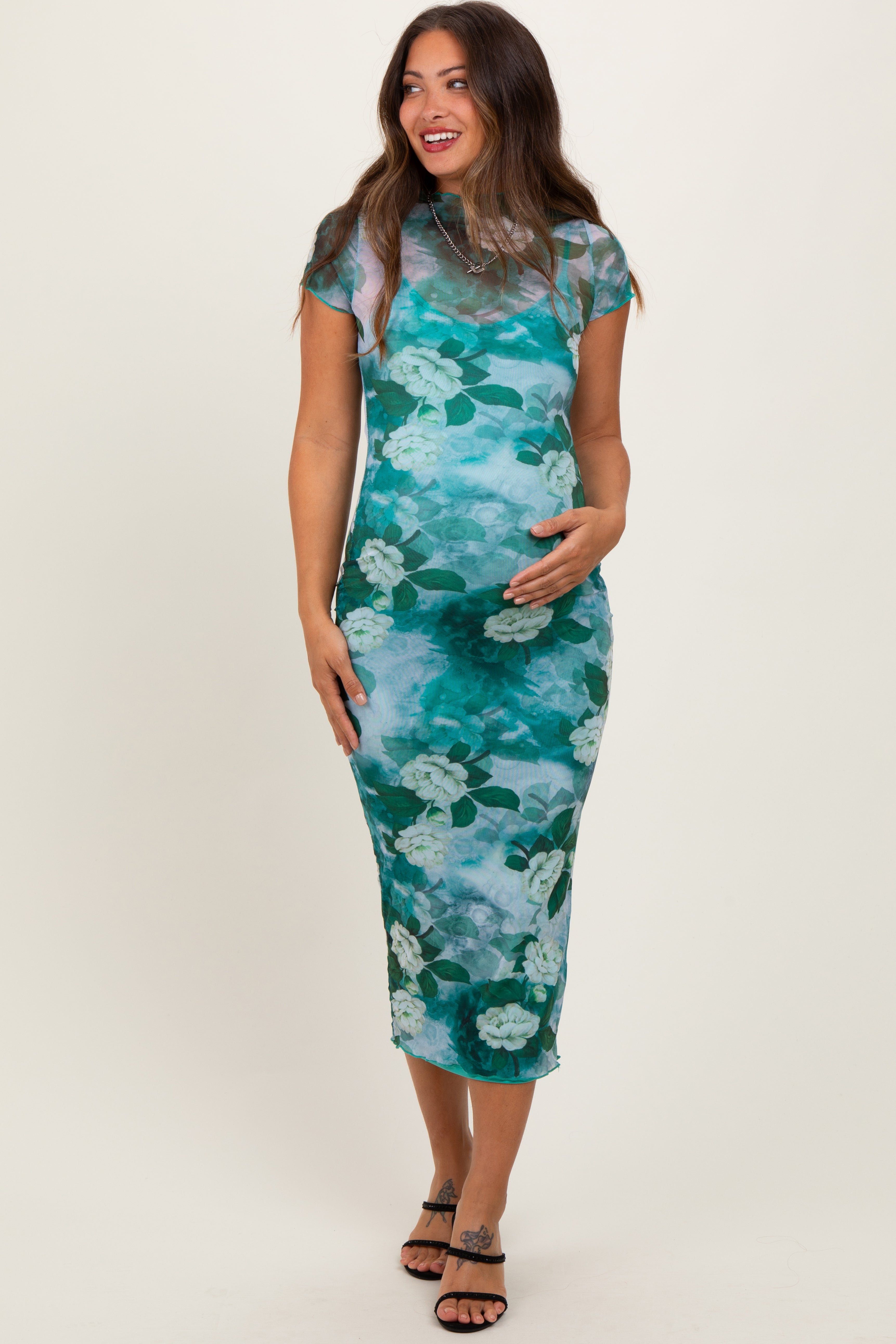 Grünes tailliertes Umstands-Maxikleid mit geblümtem Mesh-Überwurf