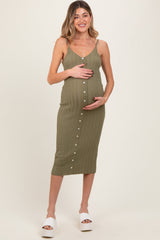 Olivfarbenes ärmelloses Umstands-Midikleid aus Strick mit Knopfdetail