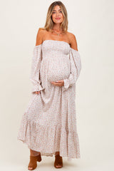 Umstands-Maxikleid mit Blumenmuster, Smok-Einsatz und Off-Shoulder-Ausschnitt