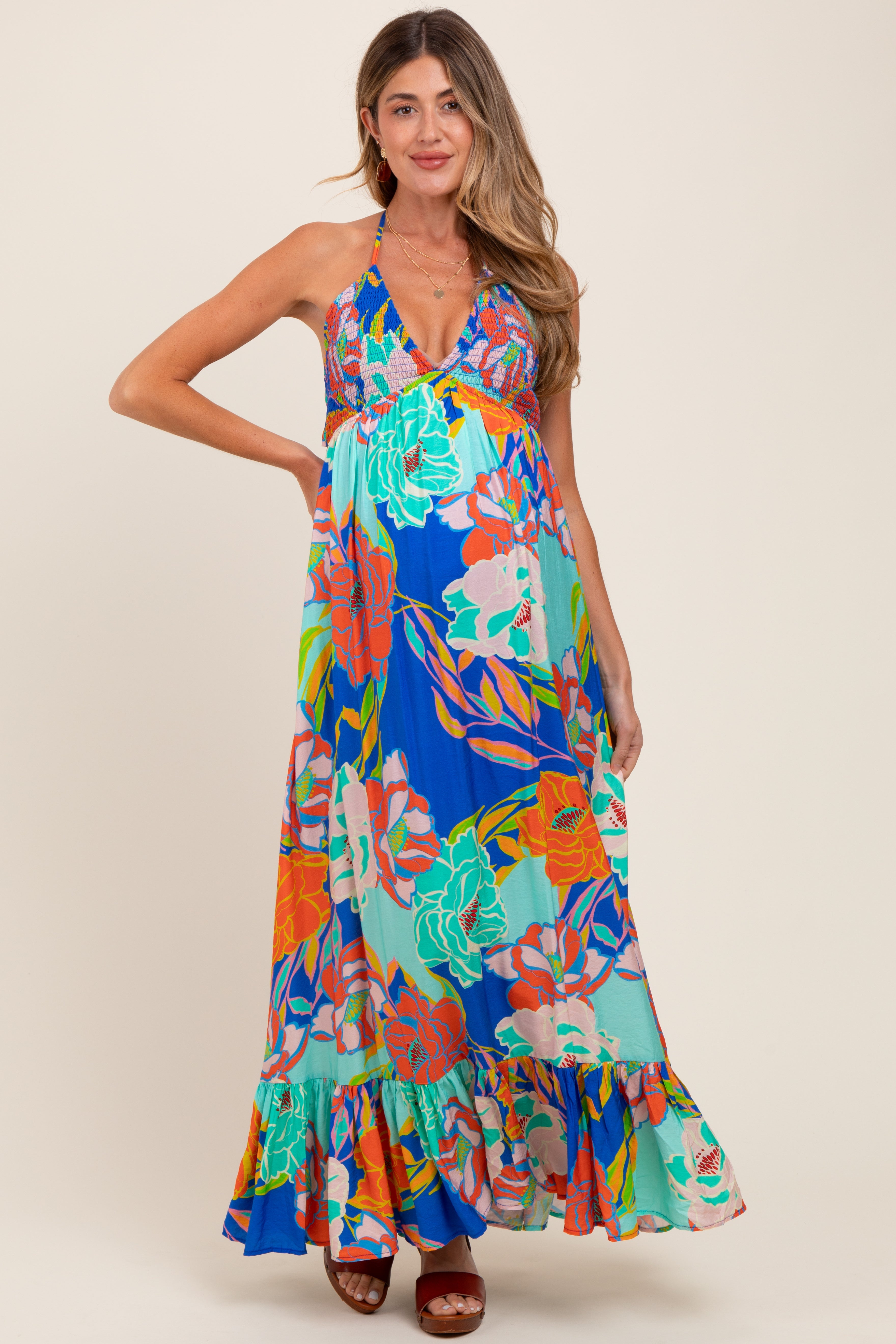 Umstands-Maxikleid in Königsblau mit Blumenmuster, Neckholder, Cut-out und Rückenbindung