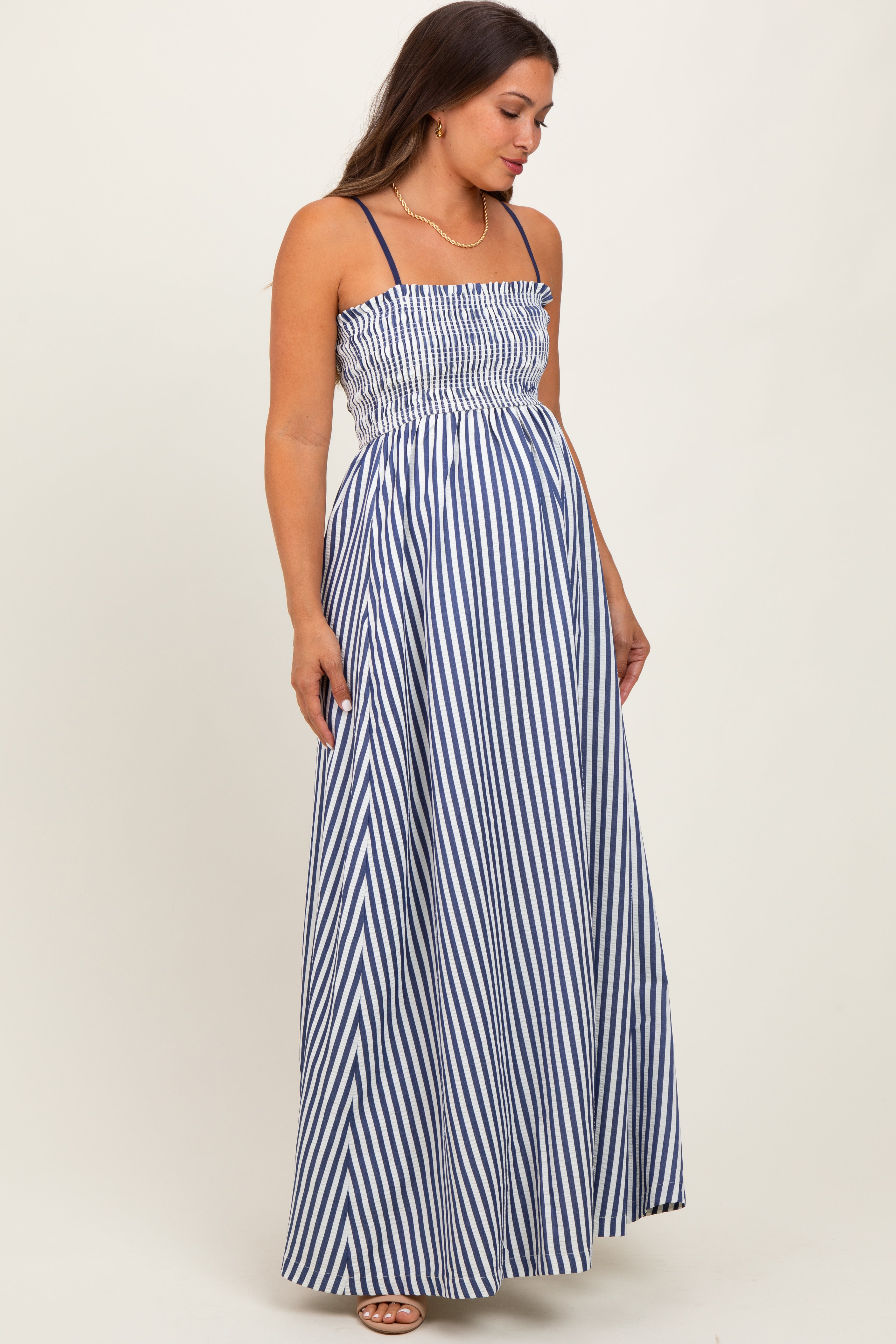 Ärmelloses Umstands-Maxikleid aus Popeline mit Smok-Detail und Streifen in Marineblau