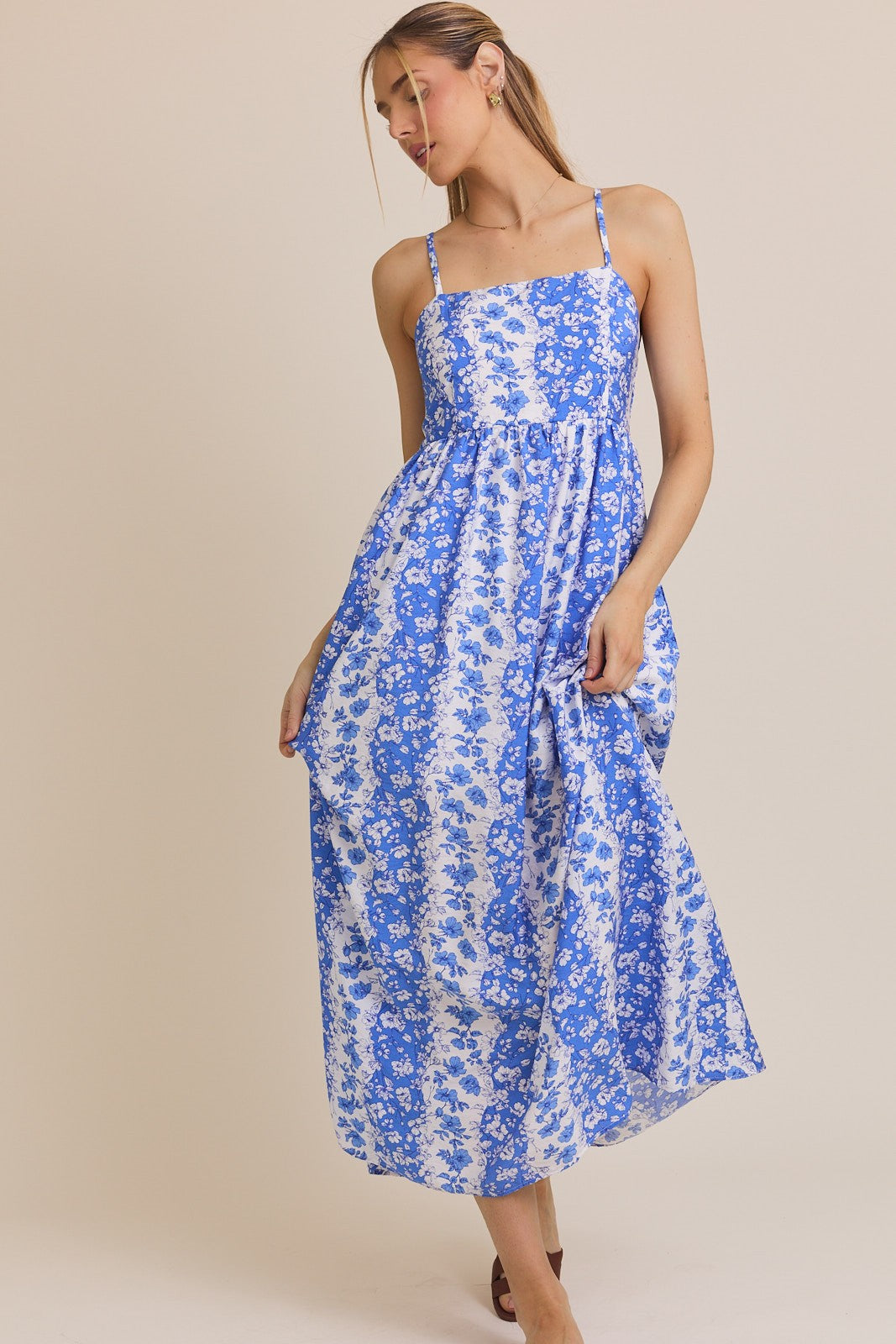 Blaues ärmelloses Umstands-Maxikleid mit Blumenmuster im Colorblock-Design