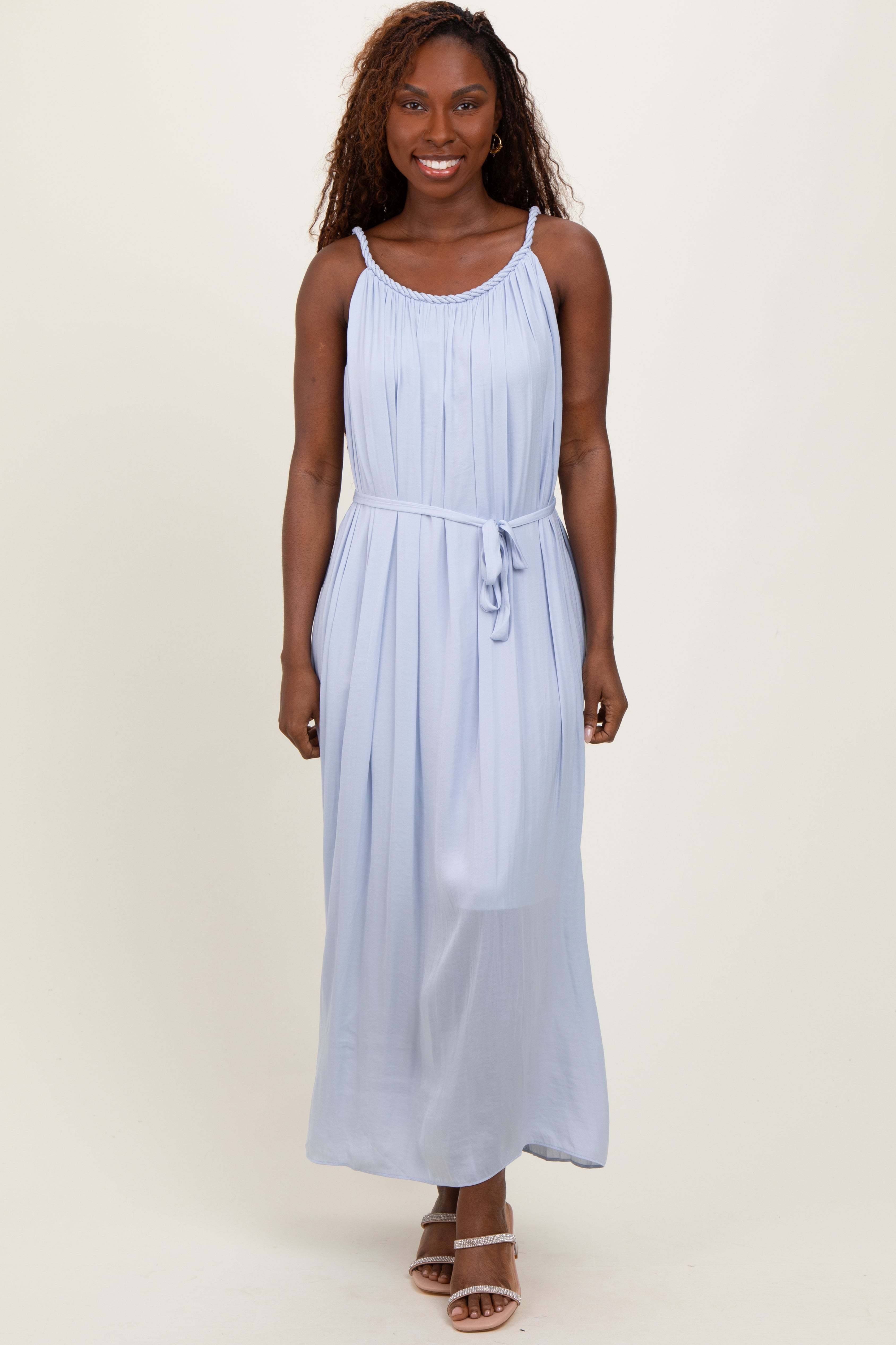 Umstands-Maxikleid mit geflochtenem Ausschnitt in Hellblau