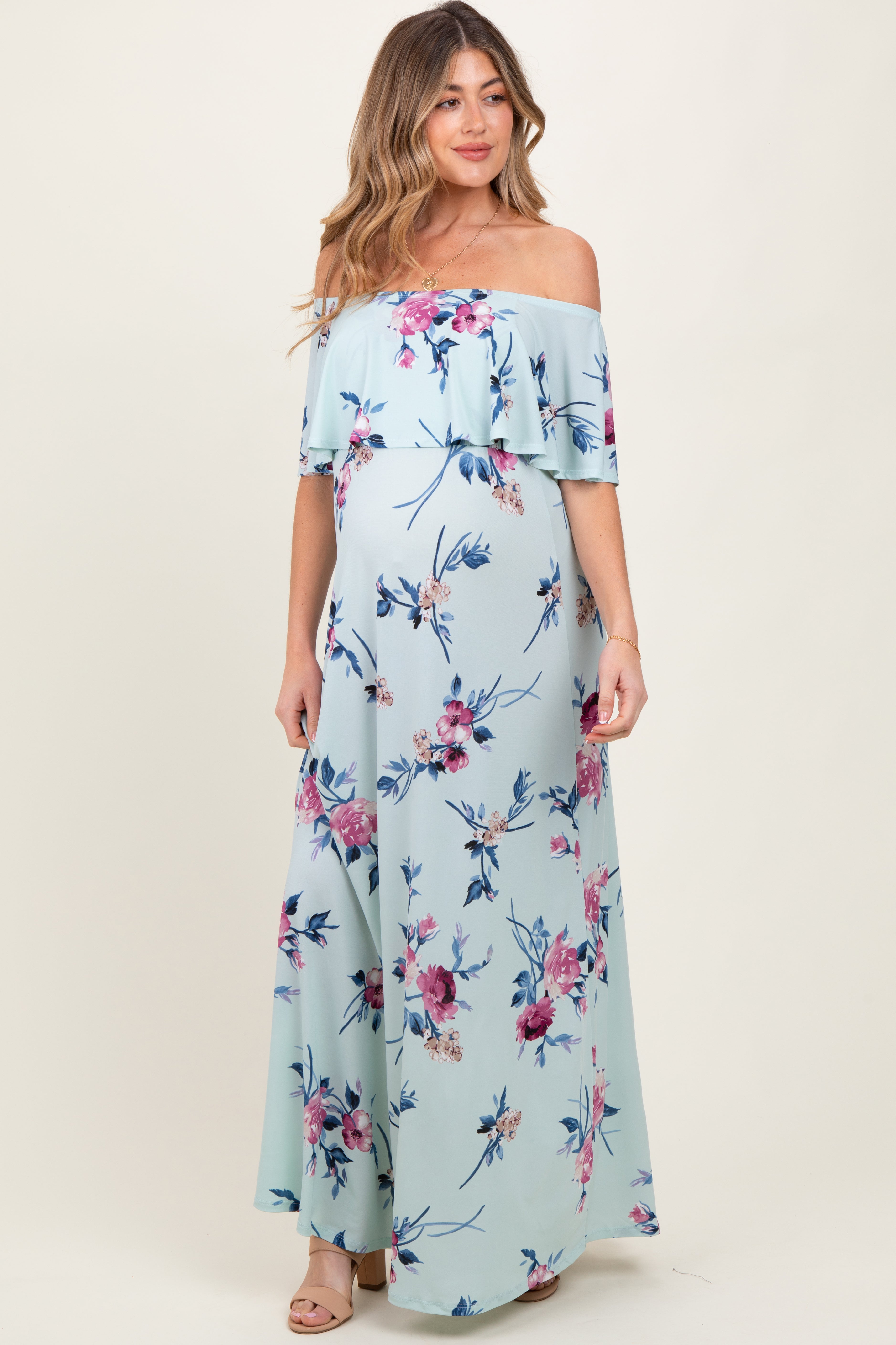 Schulterfreies Umstands-Maxikleid mit Blumenmuster und Rüschen in Mint