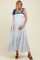 Ärmelloses Umstands-Maxikleid mit zartem Blumenmuster und Stufenrock