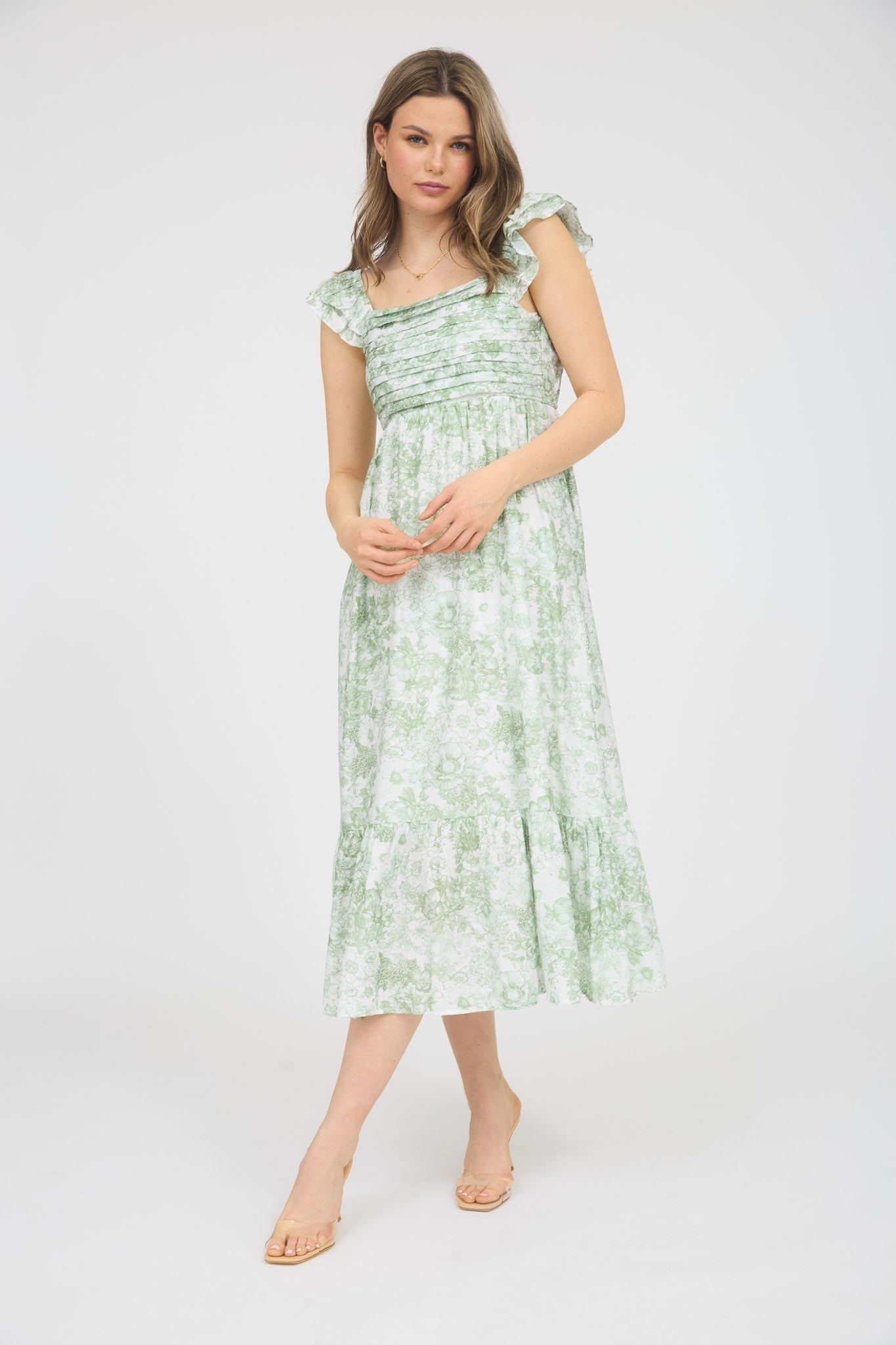 Hellolivfarbenes Umstands-Midikleid mit Blumenmuster, Volantträgern und plissiertem Oberteil