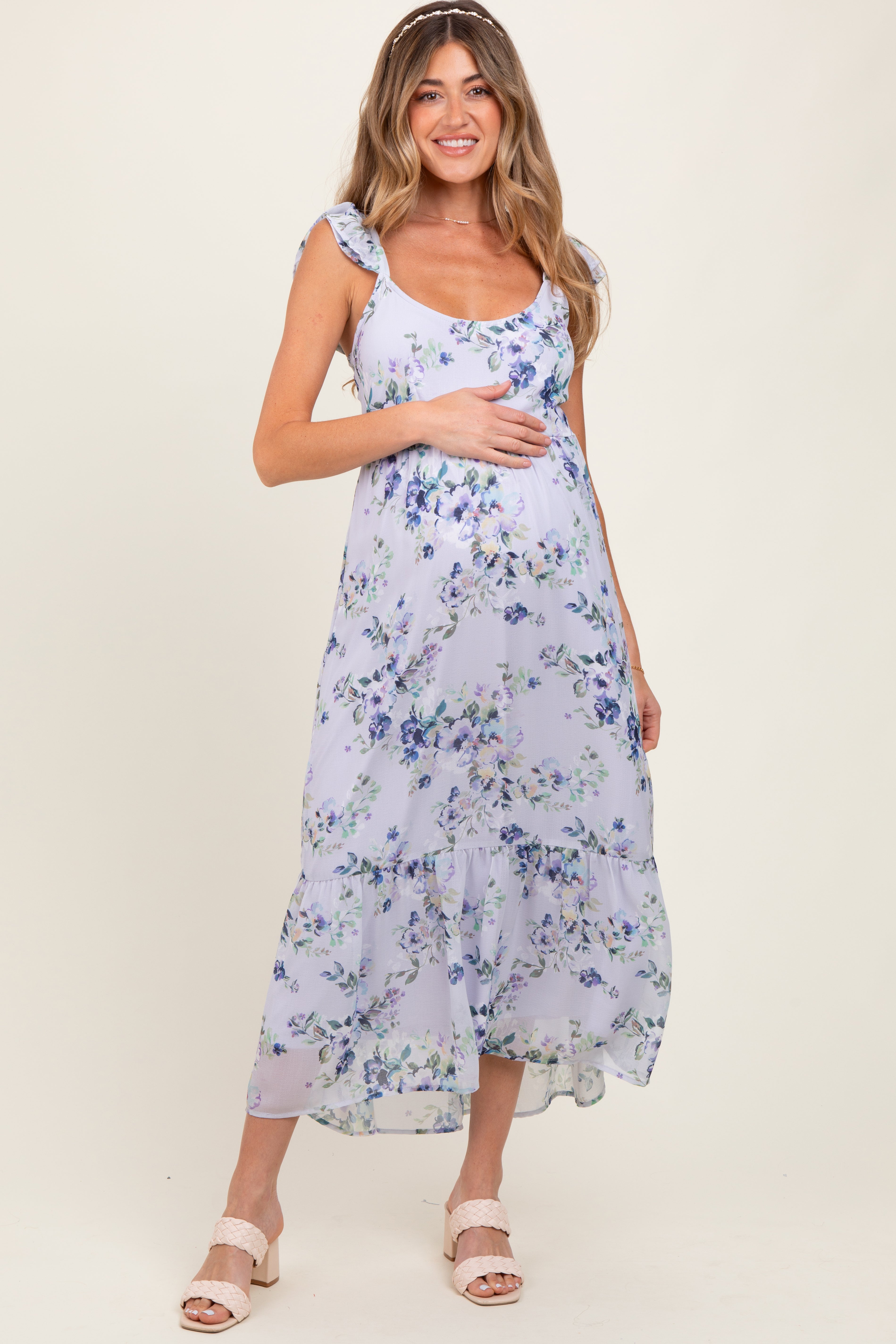 Fliederfarbenes strukturiertes Umstandsmaxikleid mit Blumenmuster und Rückenausschnitt zum Binden