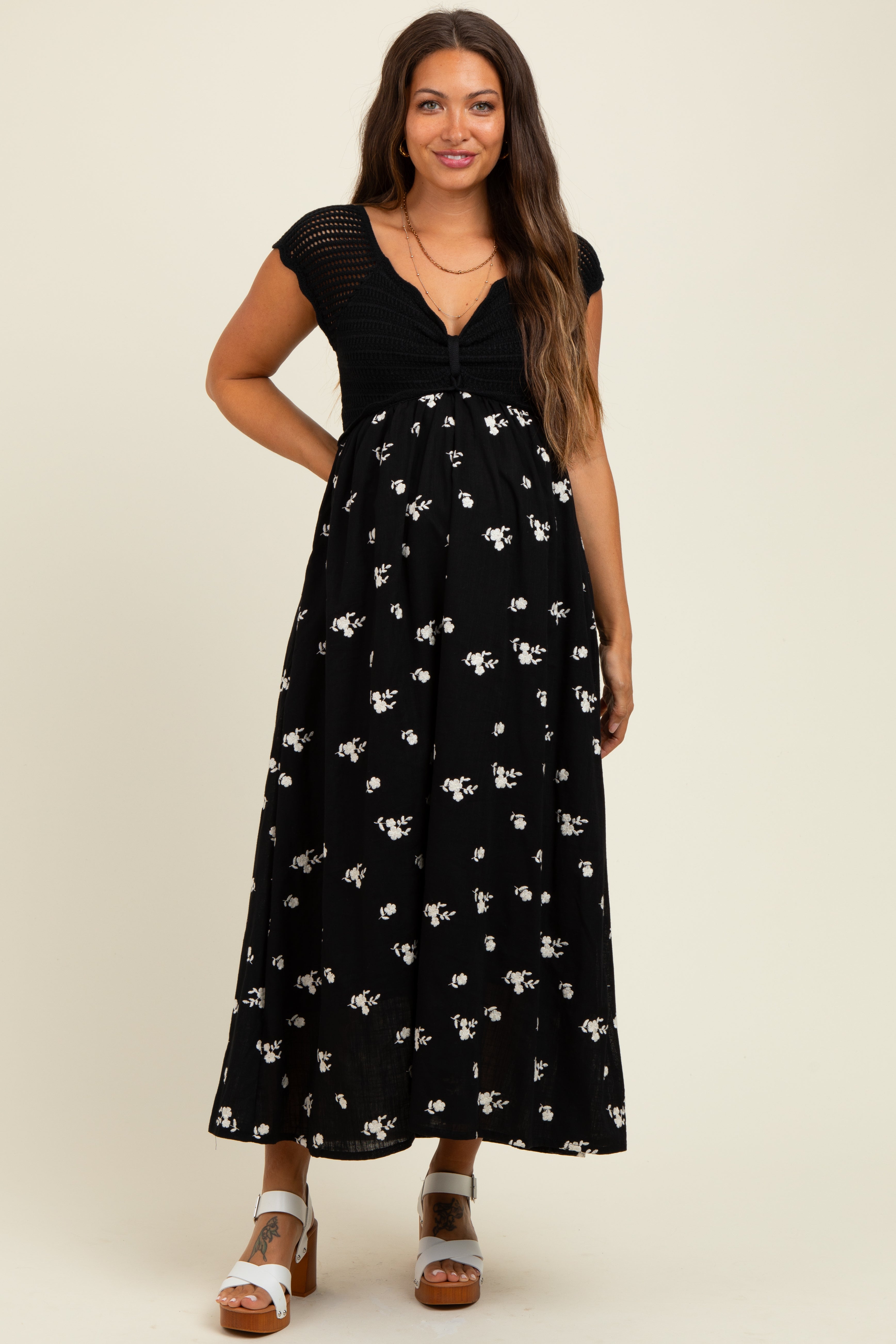 Umstands-Midikleid mit Häkeloberteil und Blumenstickerei