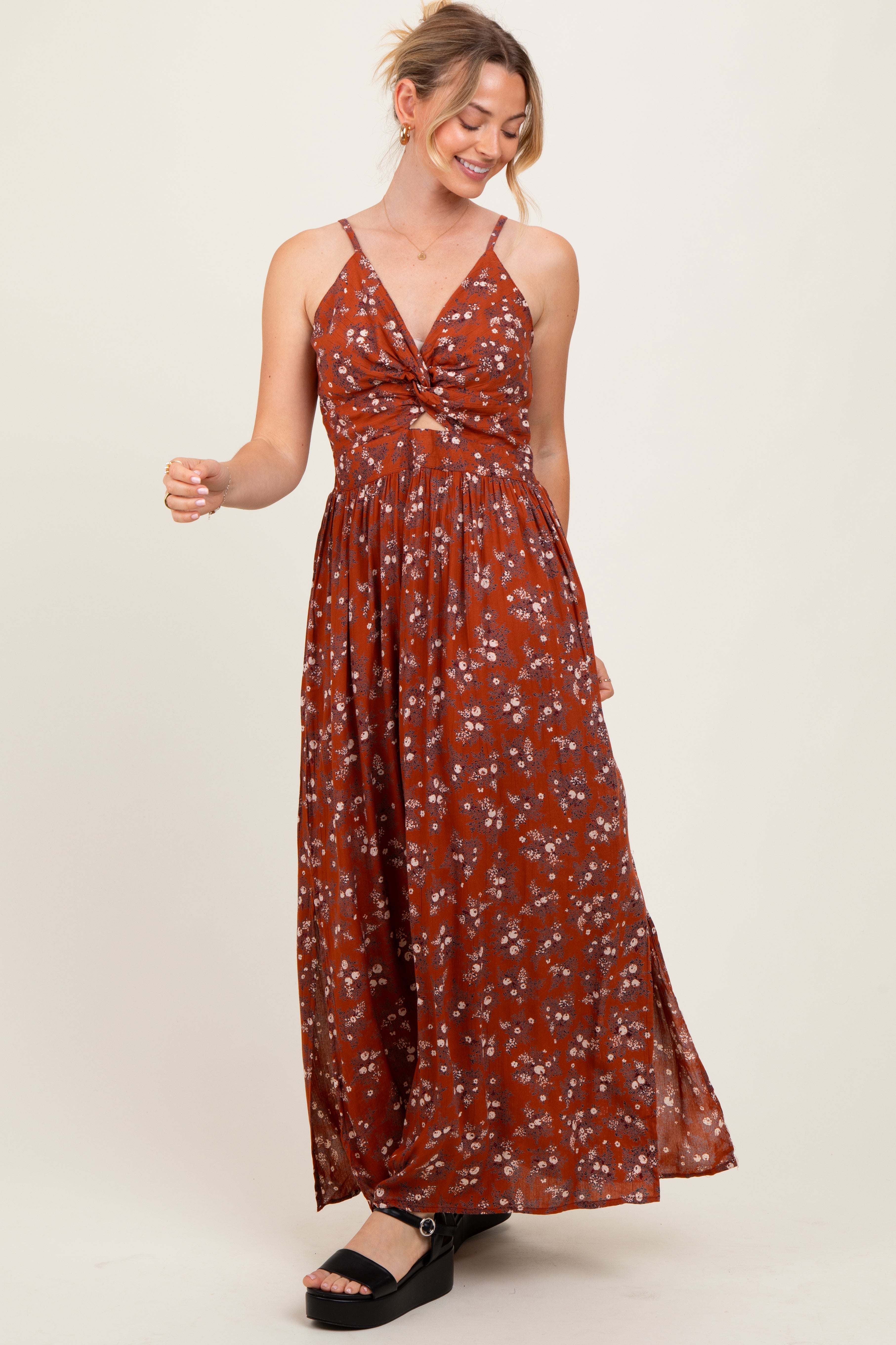 Rostrotes Umstands-Maxikleid mit Blumenmuster, Twist-Detail und Cutout
