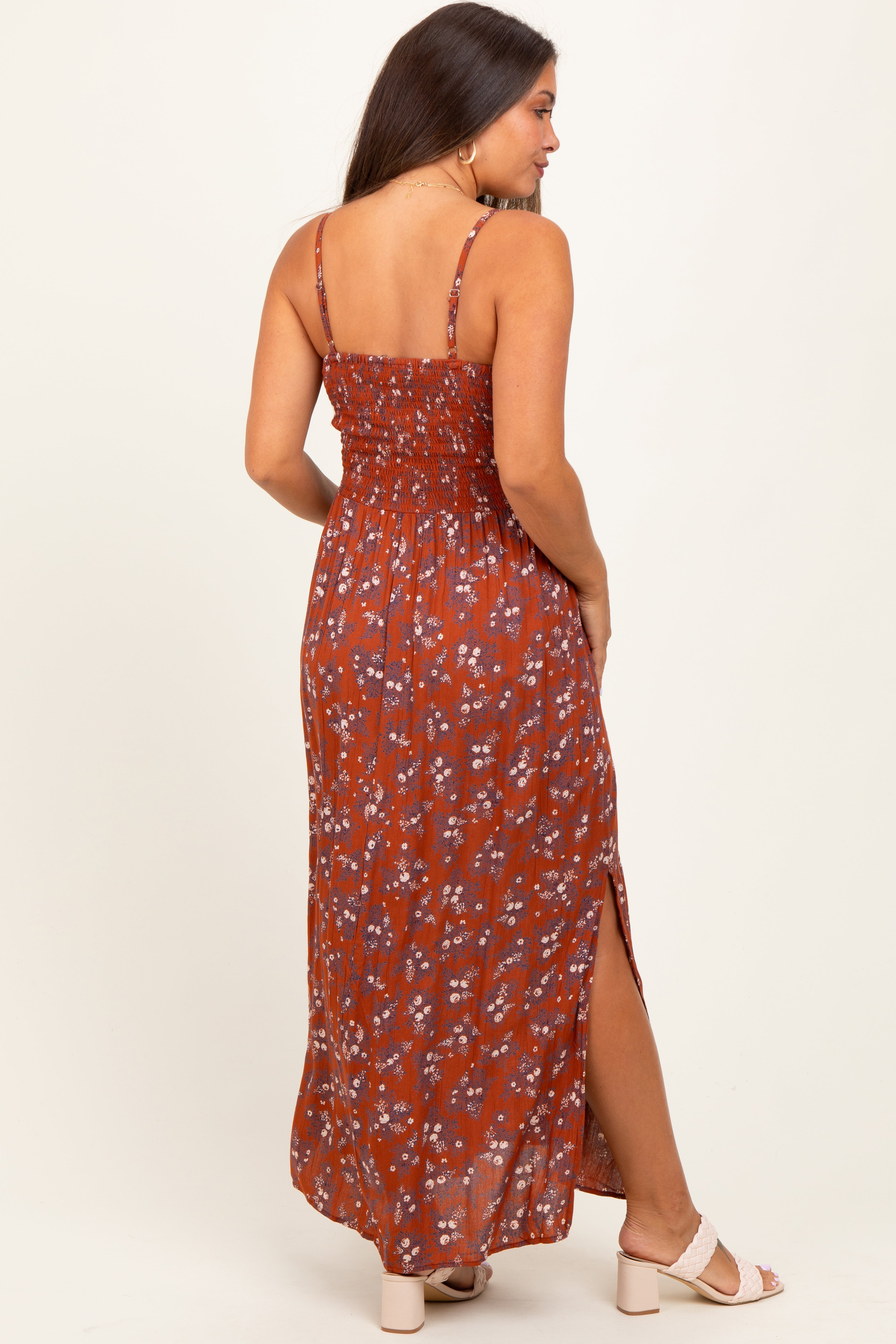 Rostrotes Umstands-Maxikleid mit Blumenmuster, Twist-Detail und Cutout