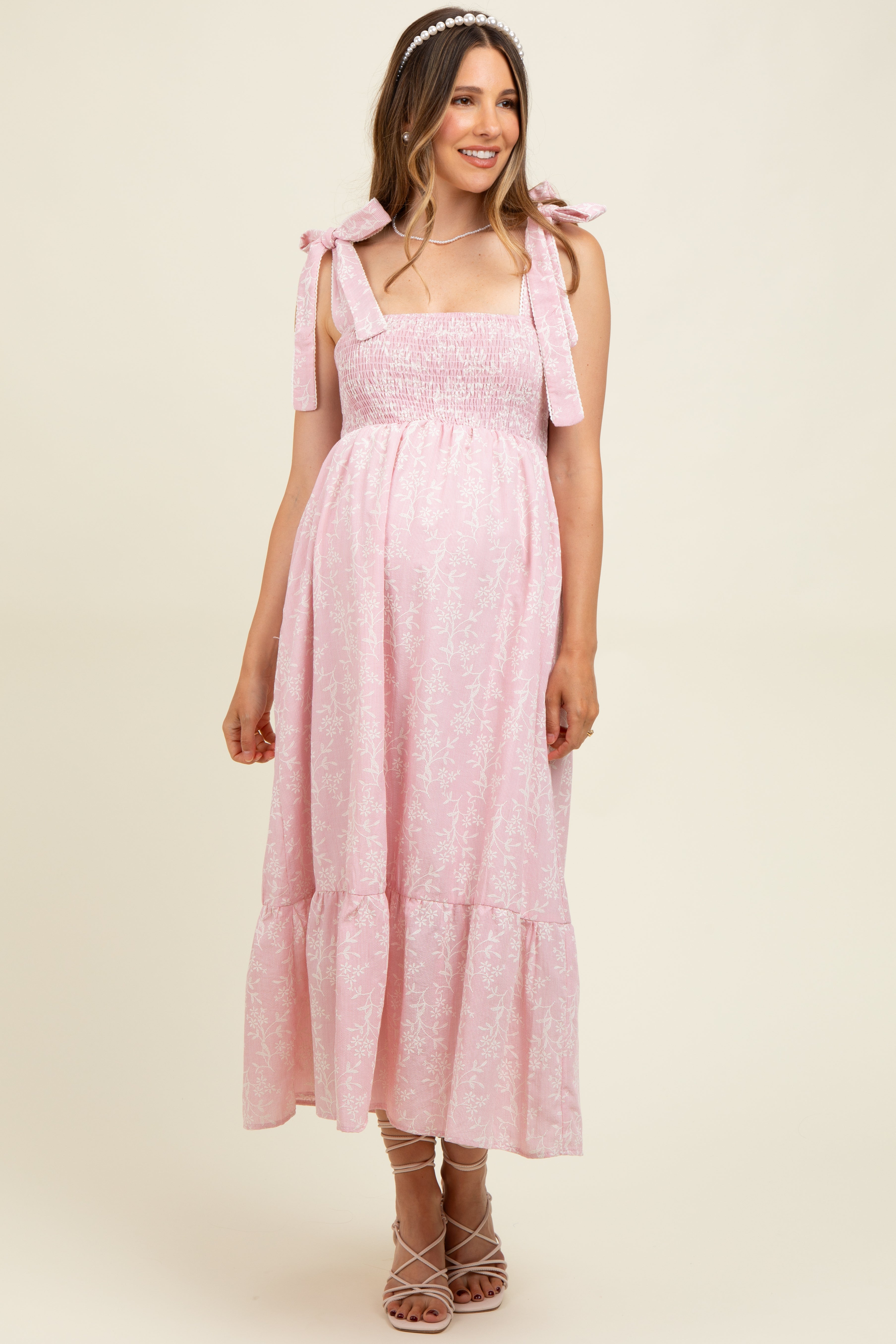 Umstands-Midikleid mit Blumenmuster, Smok-Bund und Schulterbändern