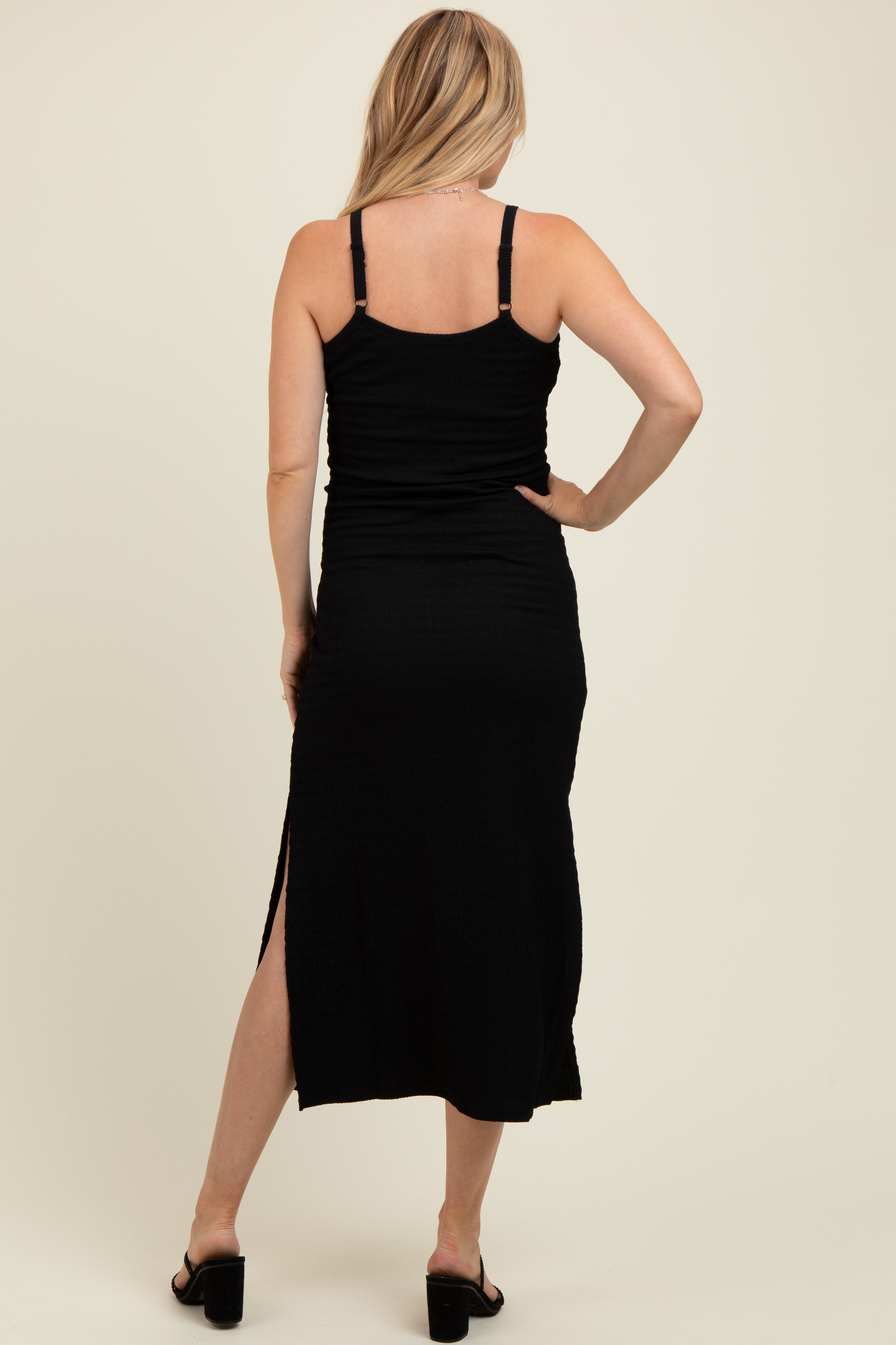 Umstands-Maxikleid mit Strukturstreifen und Seitenschlitz