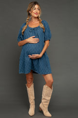 Marineblaues Chambray-Umstands-Minikleid mit Jacquard und Puffärmeln