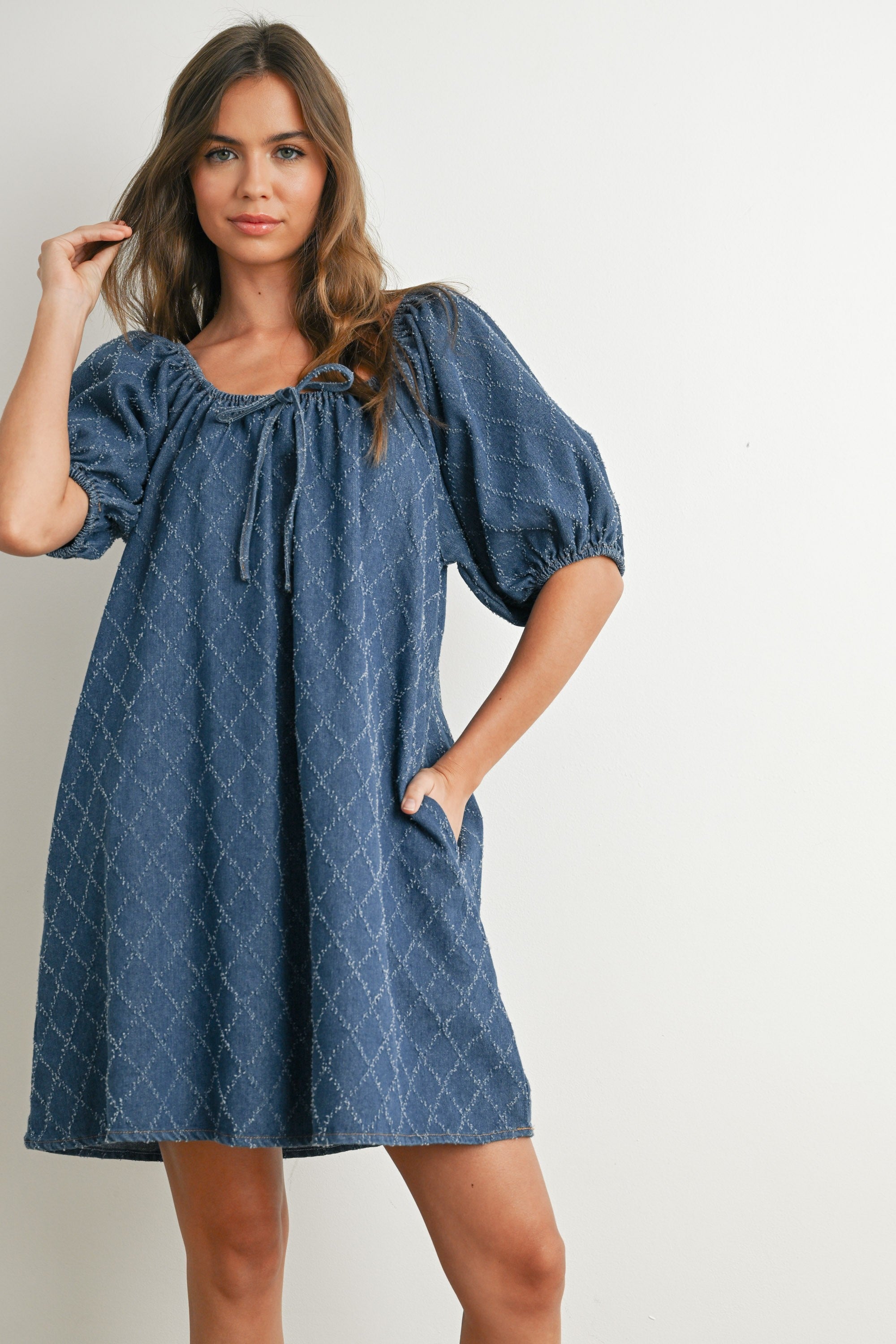 Marineblaues Chambray-Umstands-Minikleid mit Jacquard und Puffärmeln