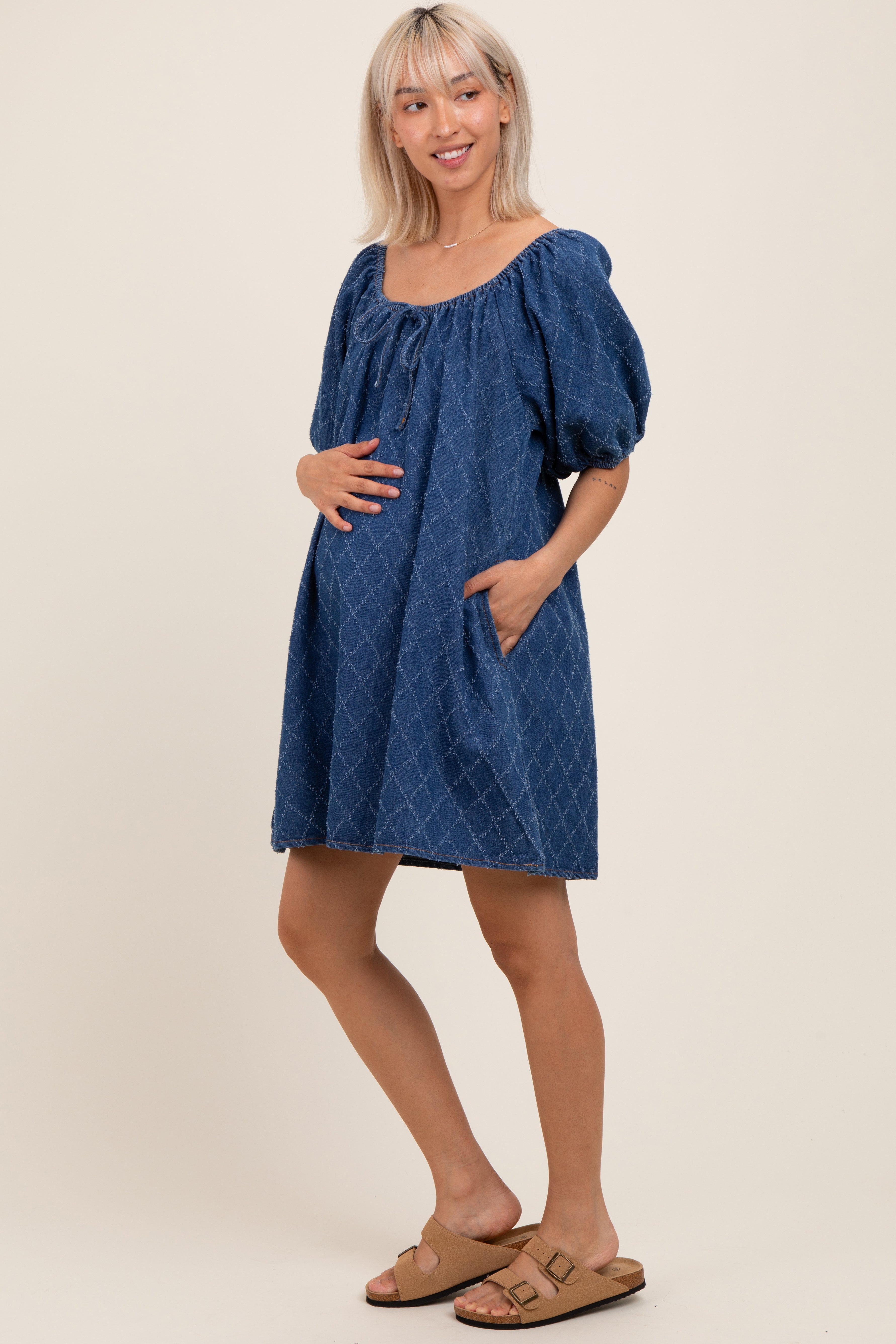 Marineblaues Chambray-Umstands-Minikleid mit Jacquard und Puffärmeln