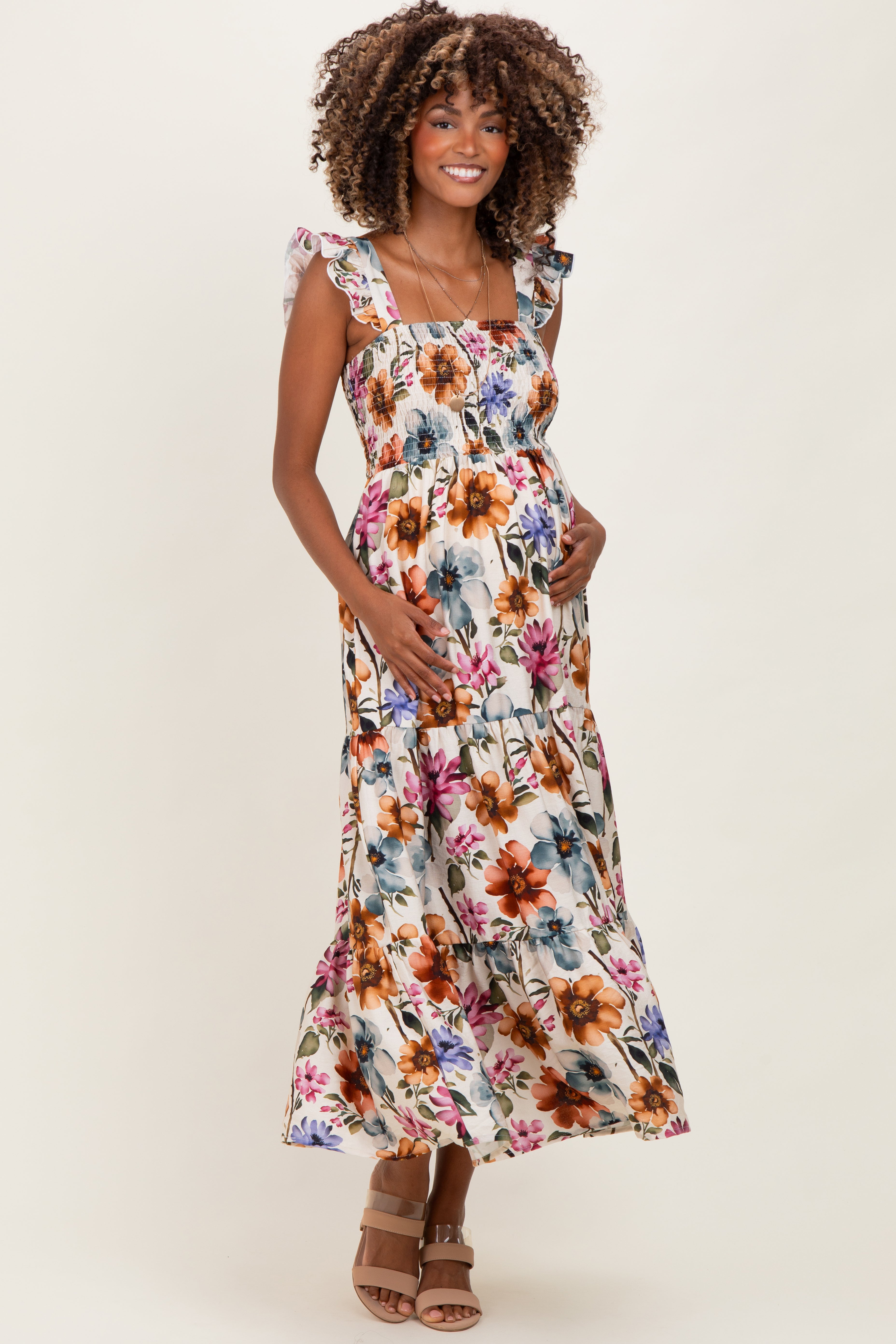 Mehrfarbiges florales Umstands-Maxikleid mit Smok-Einsatz und Stufenrock