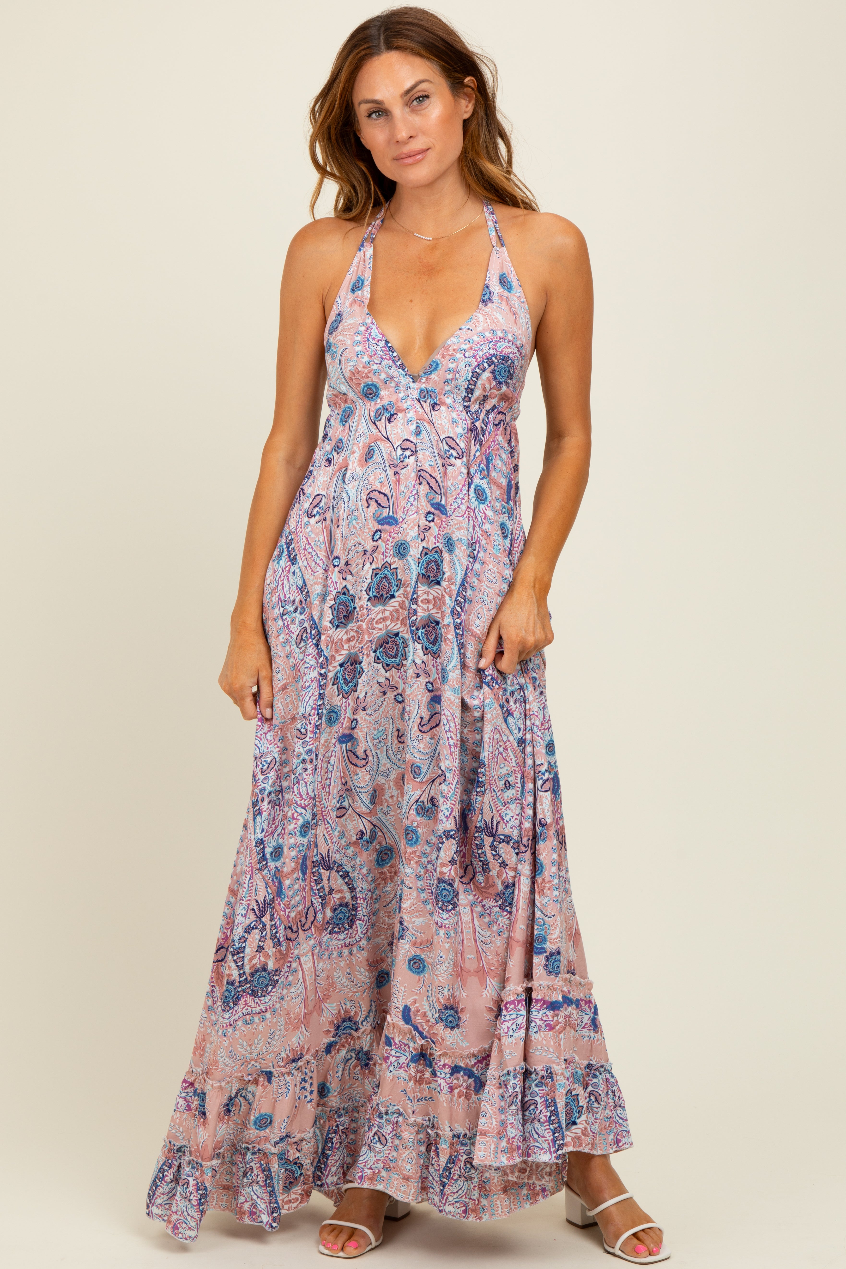 Mauvefarbenes Umstands-Maxikleid mit Paisleymuster, Neckholder-V-Ausschnitt und Cut-out