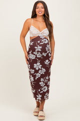 Braunes ärmelloses Umstands-Maxikleid im Colourblock-Design mit Blumenprint und Cut-out
