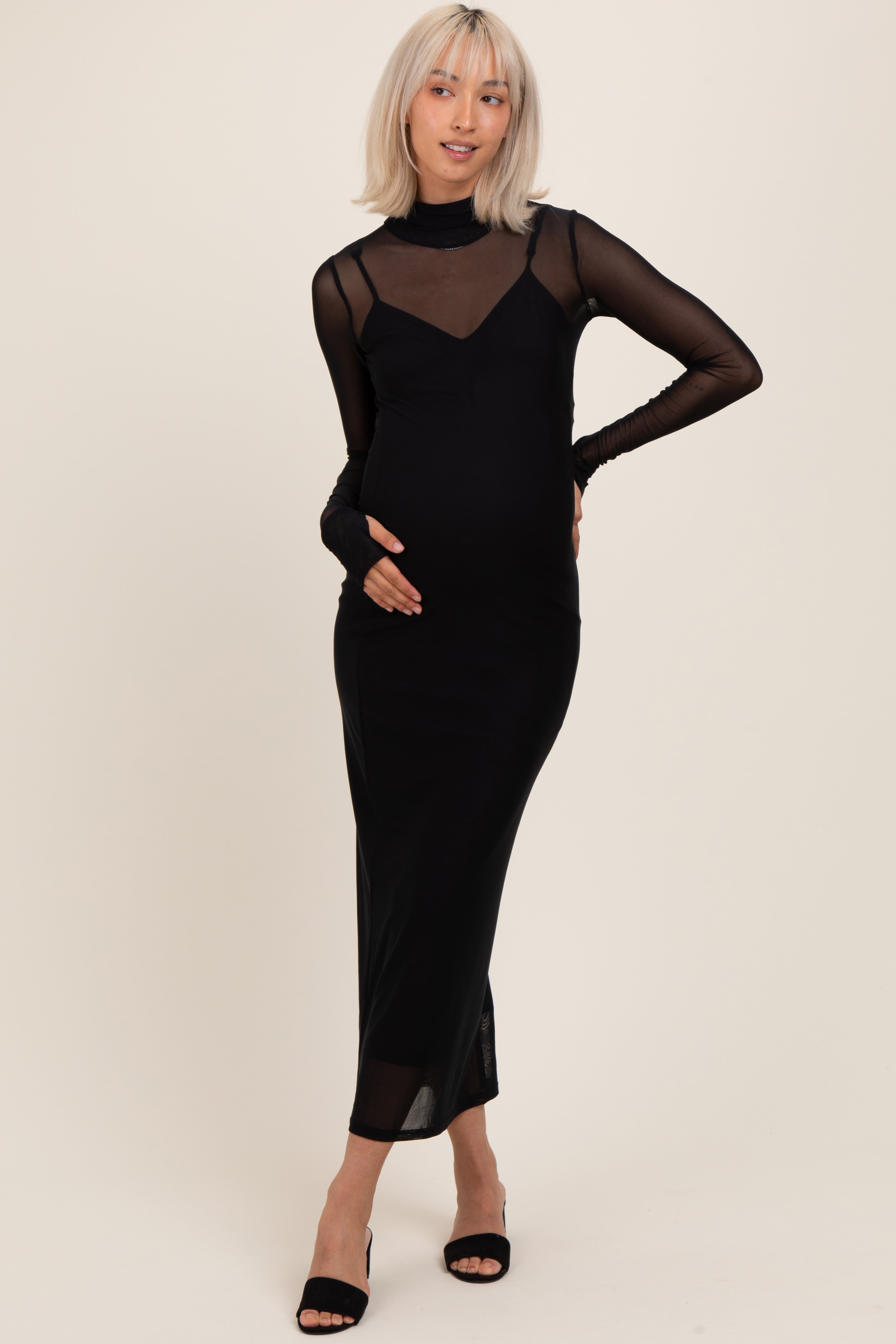 Schwarzes Umstands-Maxikleid mit Mesh-Overlay und langen Ärmeln