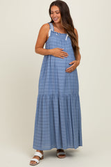 Blaues gestuftes Umstands-Maxikleid mit Schleifendetail
