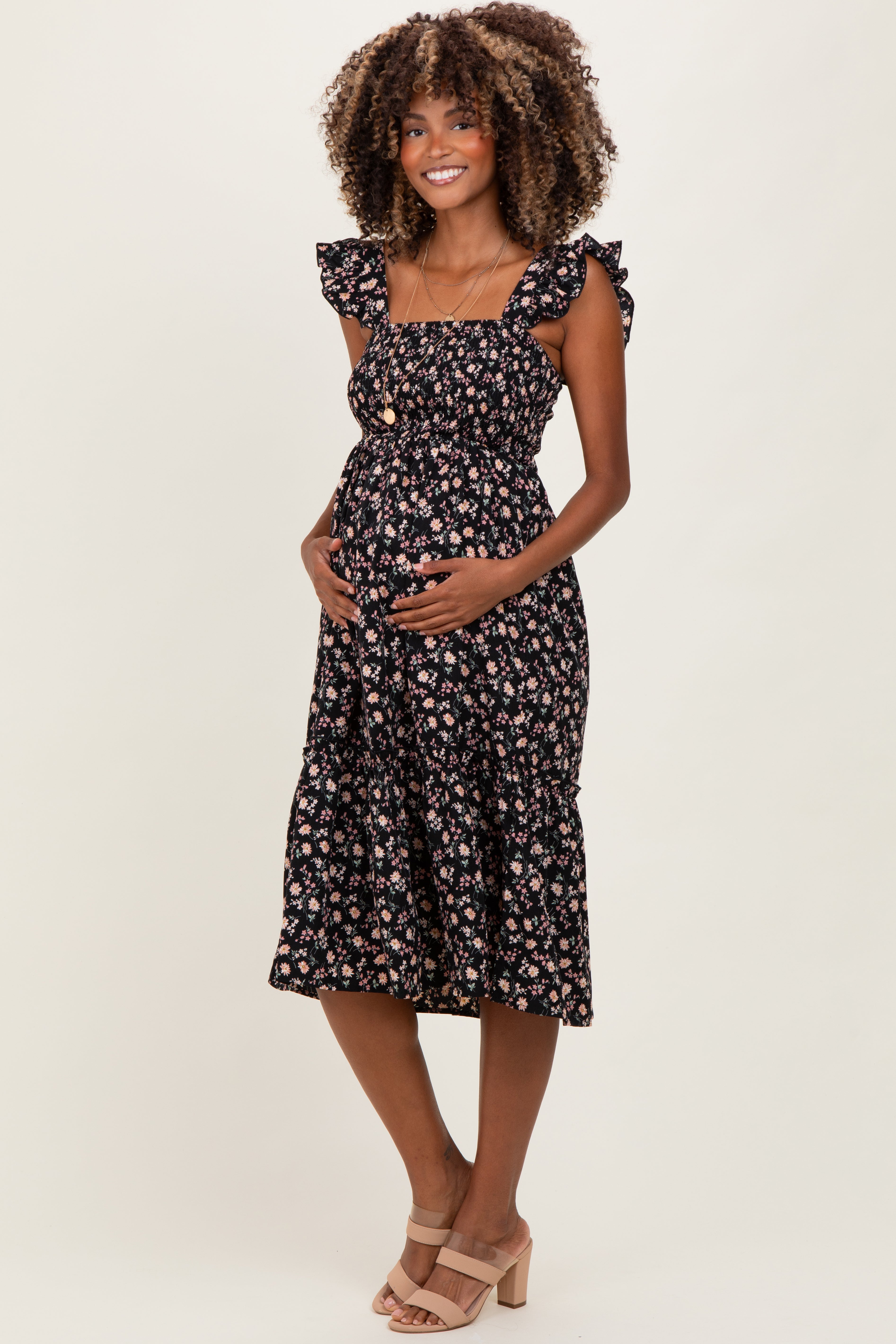 Schwarzes florales Umstands-Midikleid mit Smok-Einsatz und Rüschenträgern