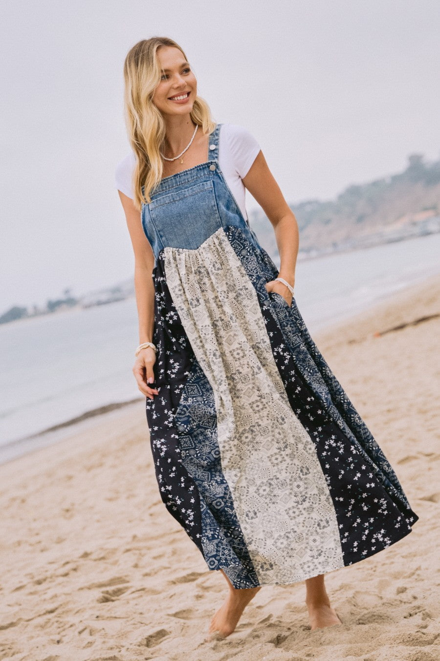 Umstandskleid mit Blumenmuster, Colorblock-Print und Denim-Kontrast in Blau