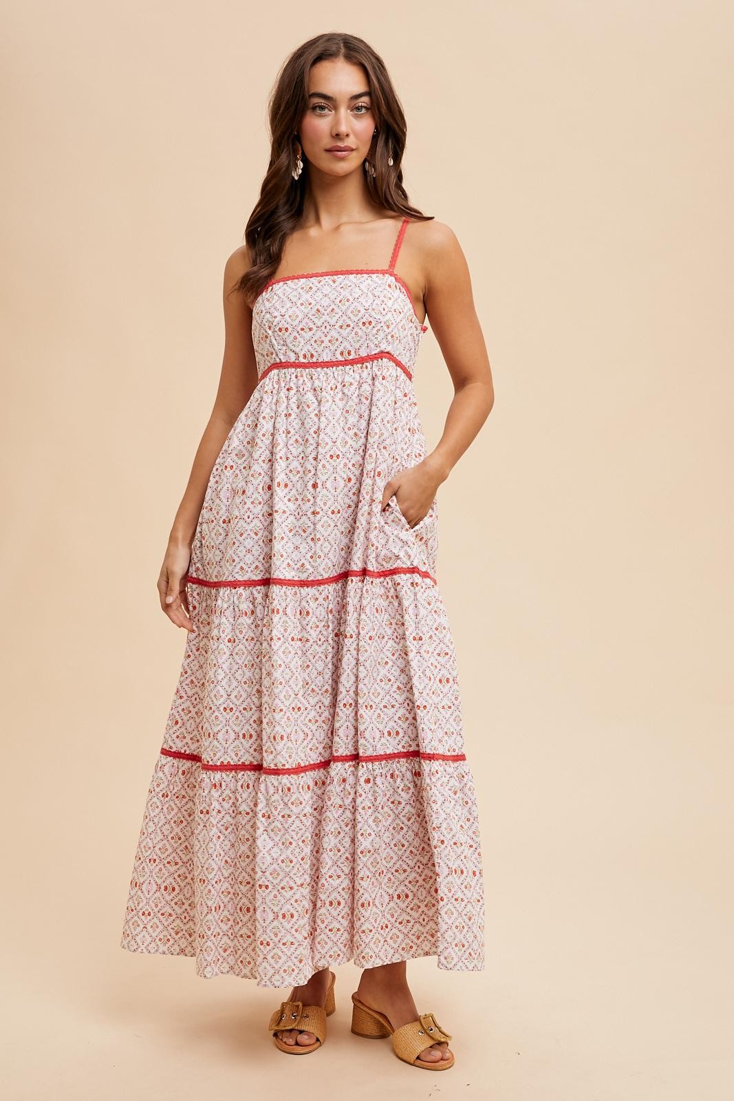Korallenfarbenes Umstands-Maxikleid aus Baumwolle mit Blumenmuster