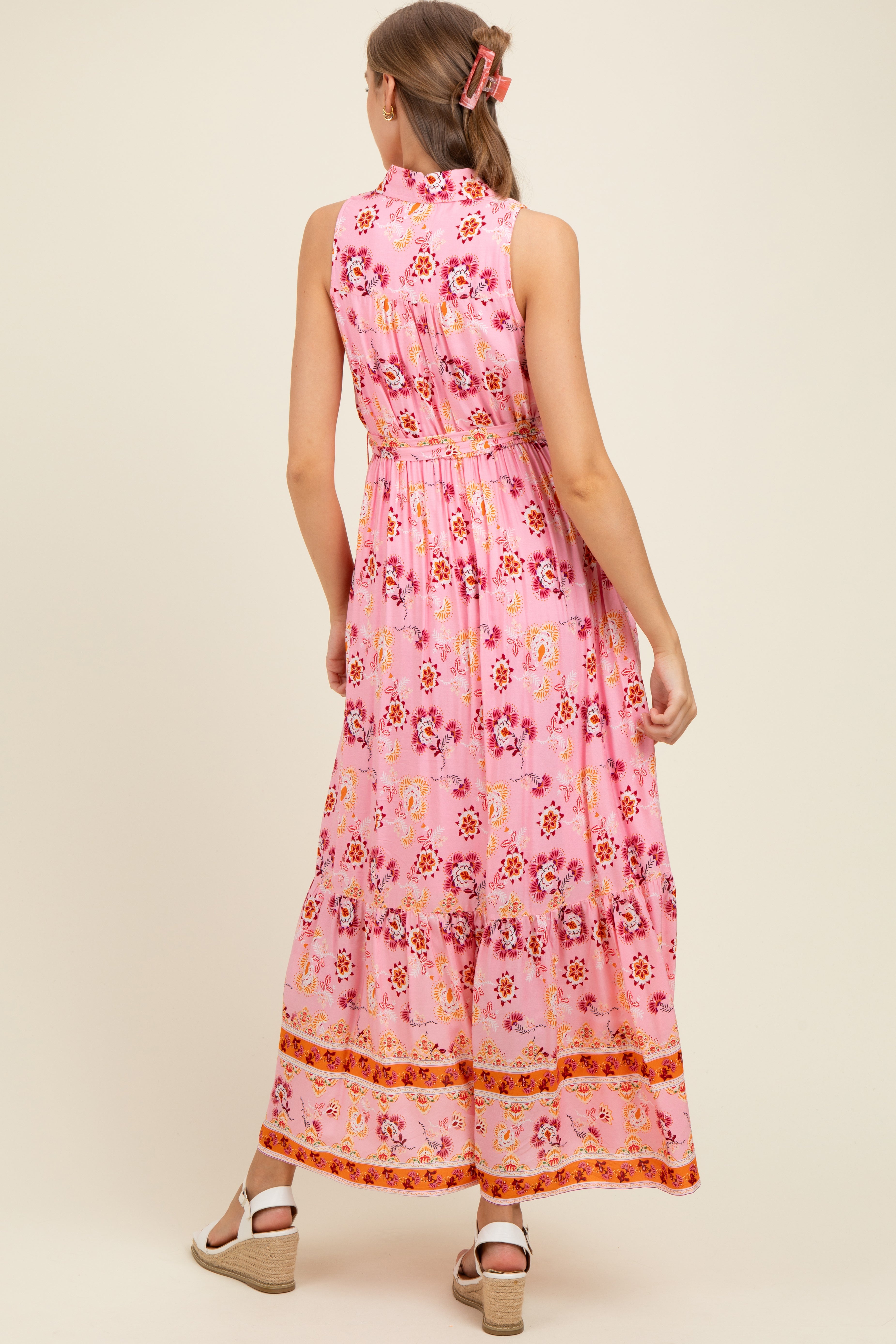 Umstands-Maxikleid mit Bordürendruck, Kragen und Knopfleiste in Rosa