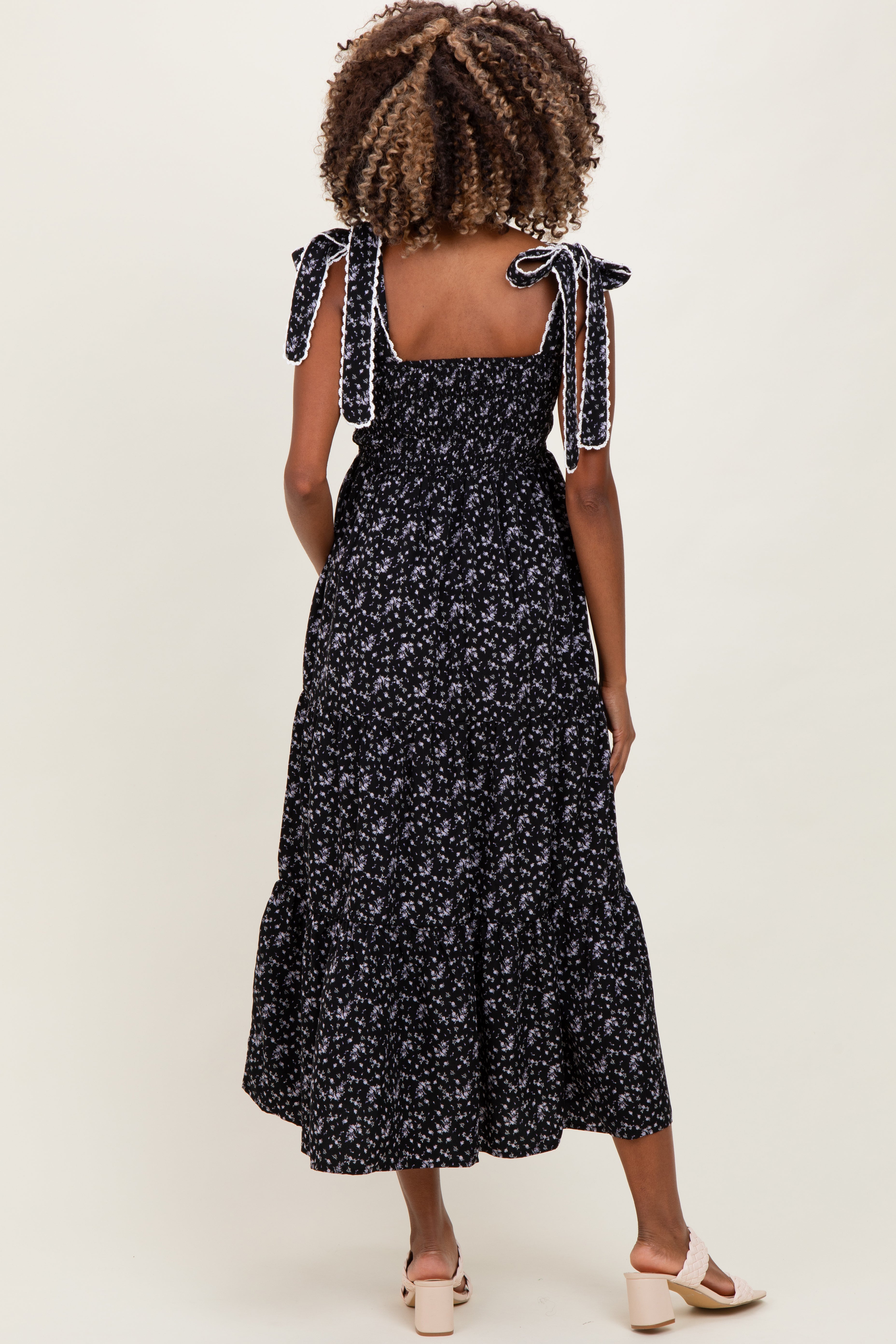Schwarzes florales Umstands-Maxikleid mit Spitzenbesatz und Schulterbindern