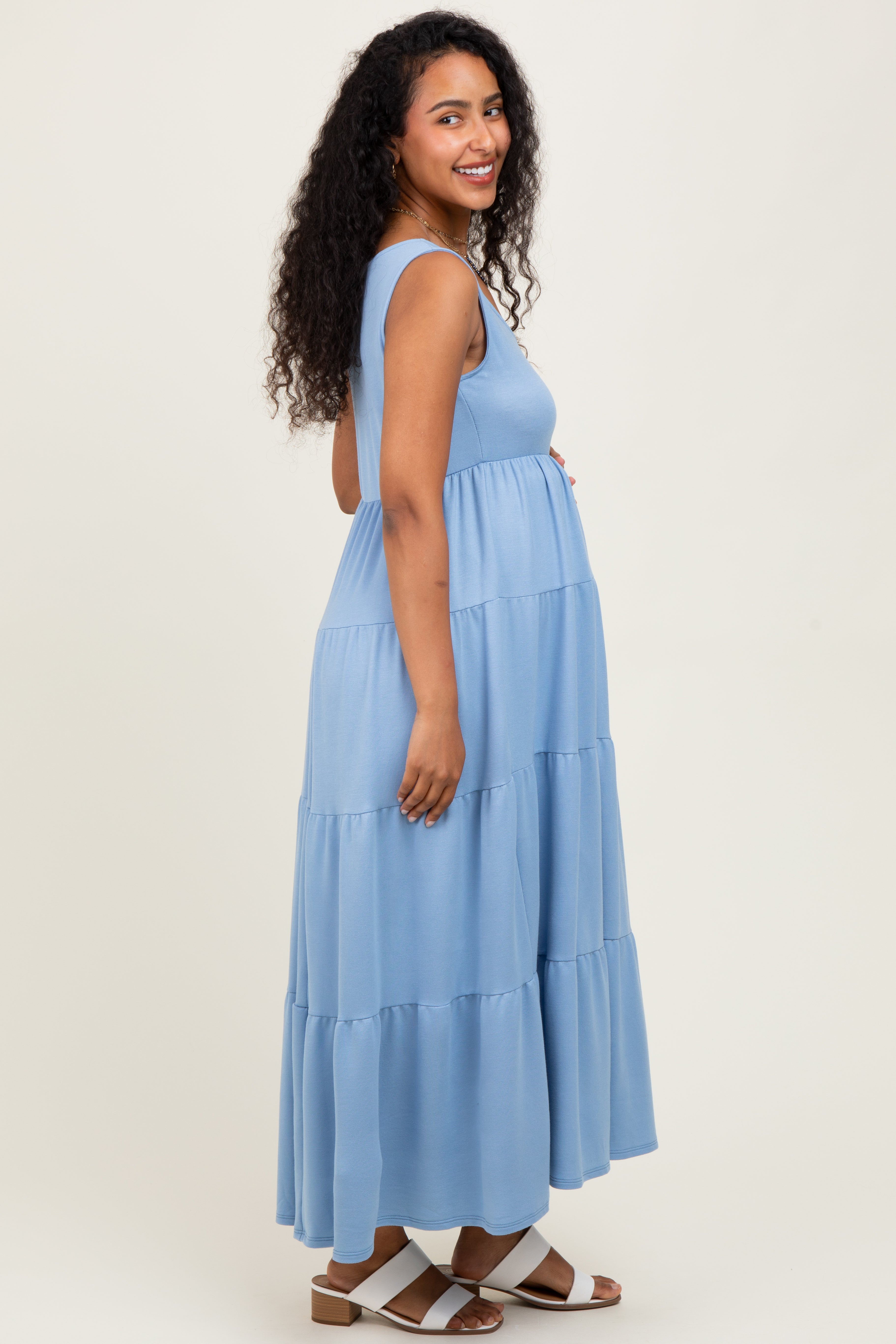 Gestuftes Umstands-Maxikleid aus French Terry in Hellblau
