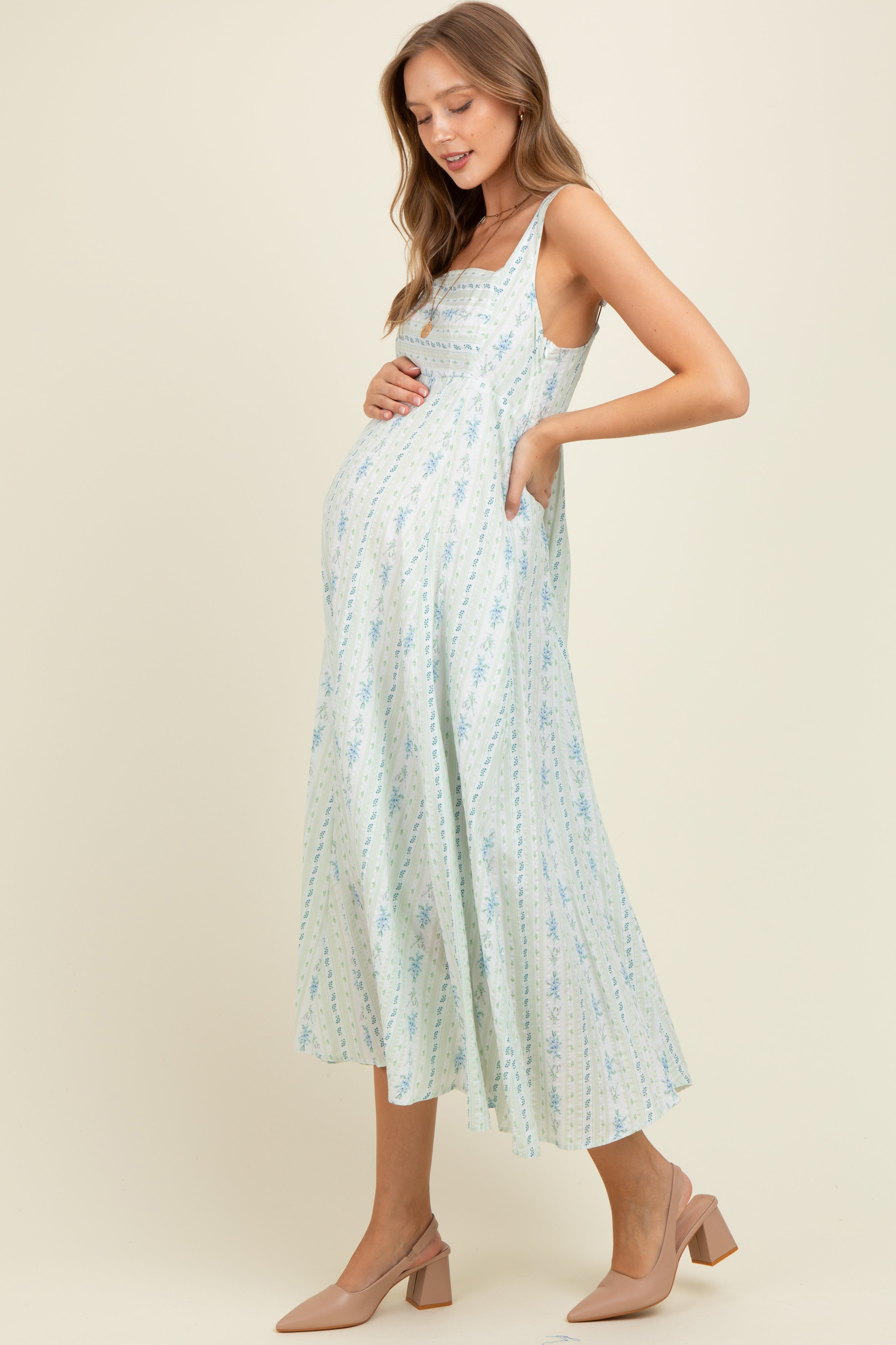 Ärmelloses Umstands-Maxikleid aus Baumwolle mit Blumenmuster und eckigem Ausschnitt