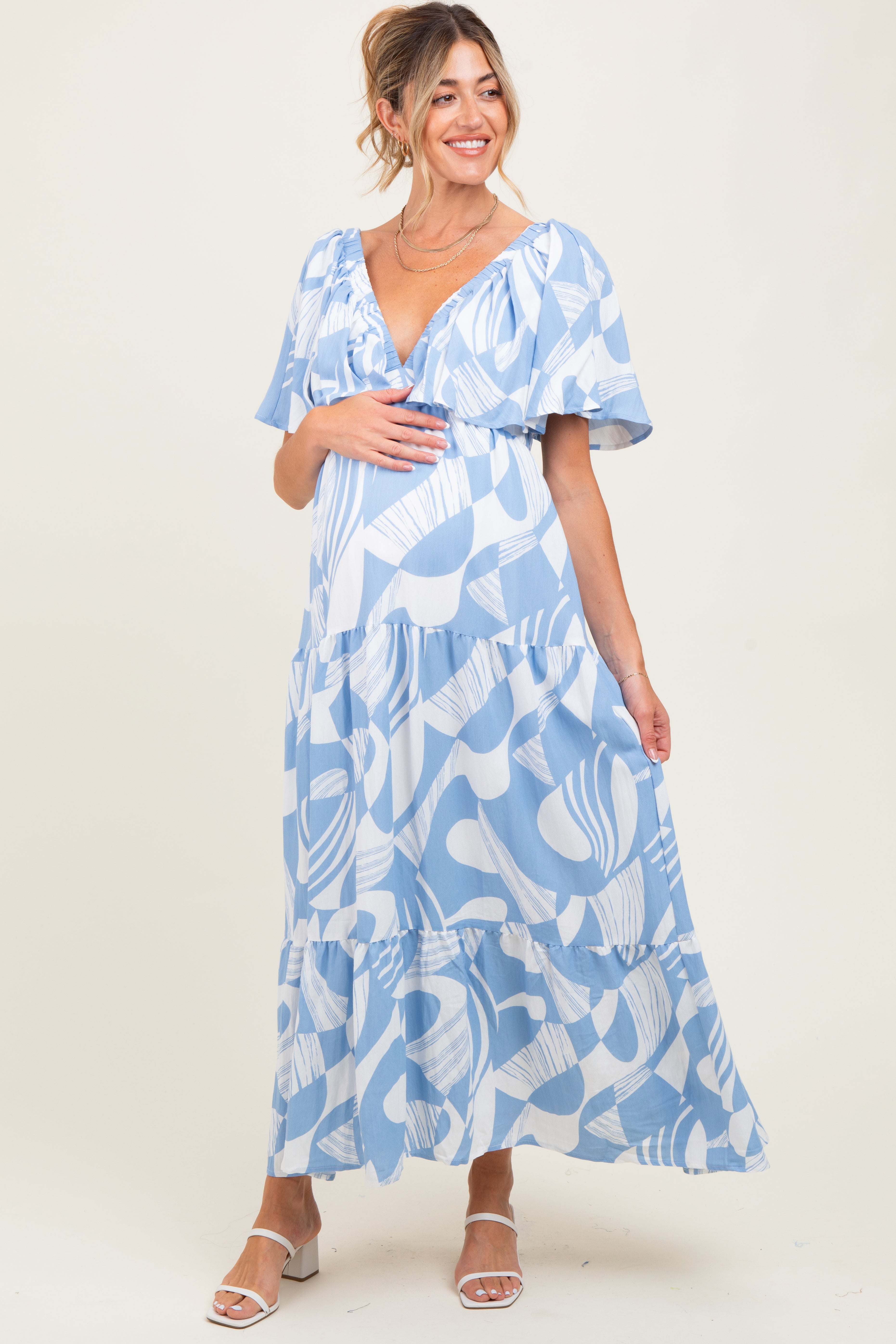 Ärmelloses Umstands-Maxikleid mit Print und geschmocktem Rücken in Blau
