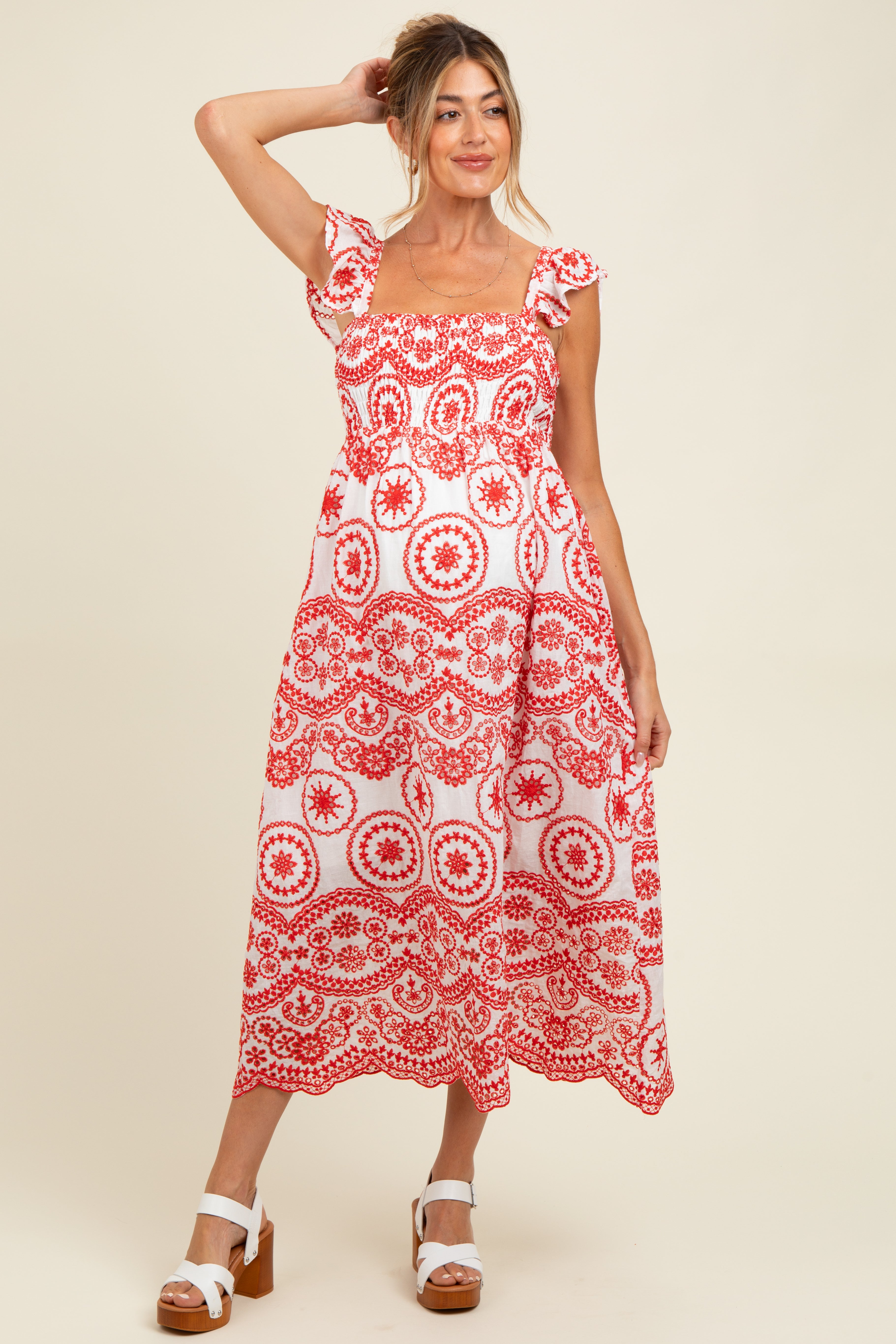 Besticktes Umstands-Midikleid mit Smok-Detail und Cut-out in Rot