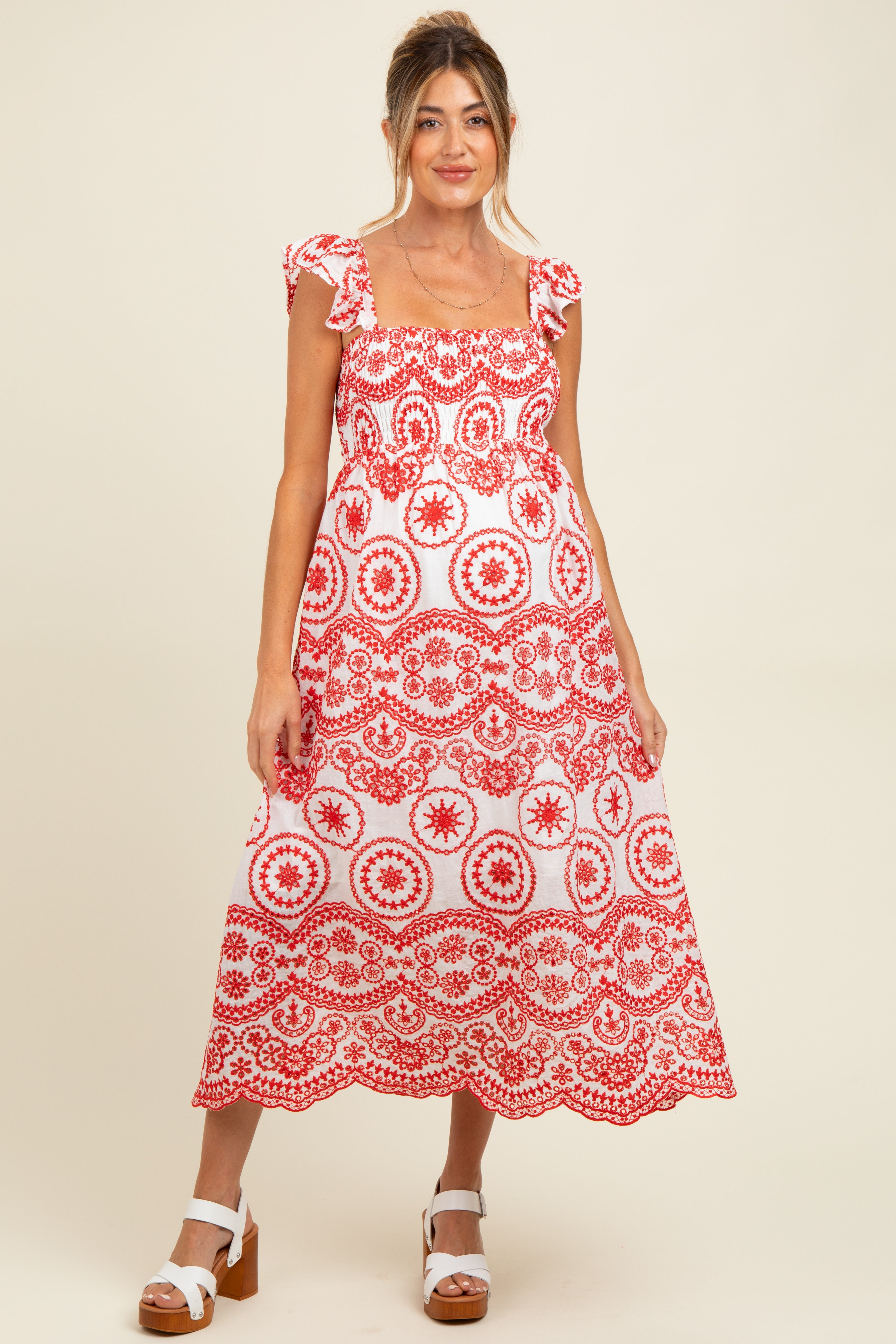 Besticktes Umstands-Midikleid mit Smok-Detail und Cut-out in Rot