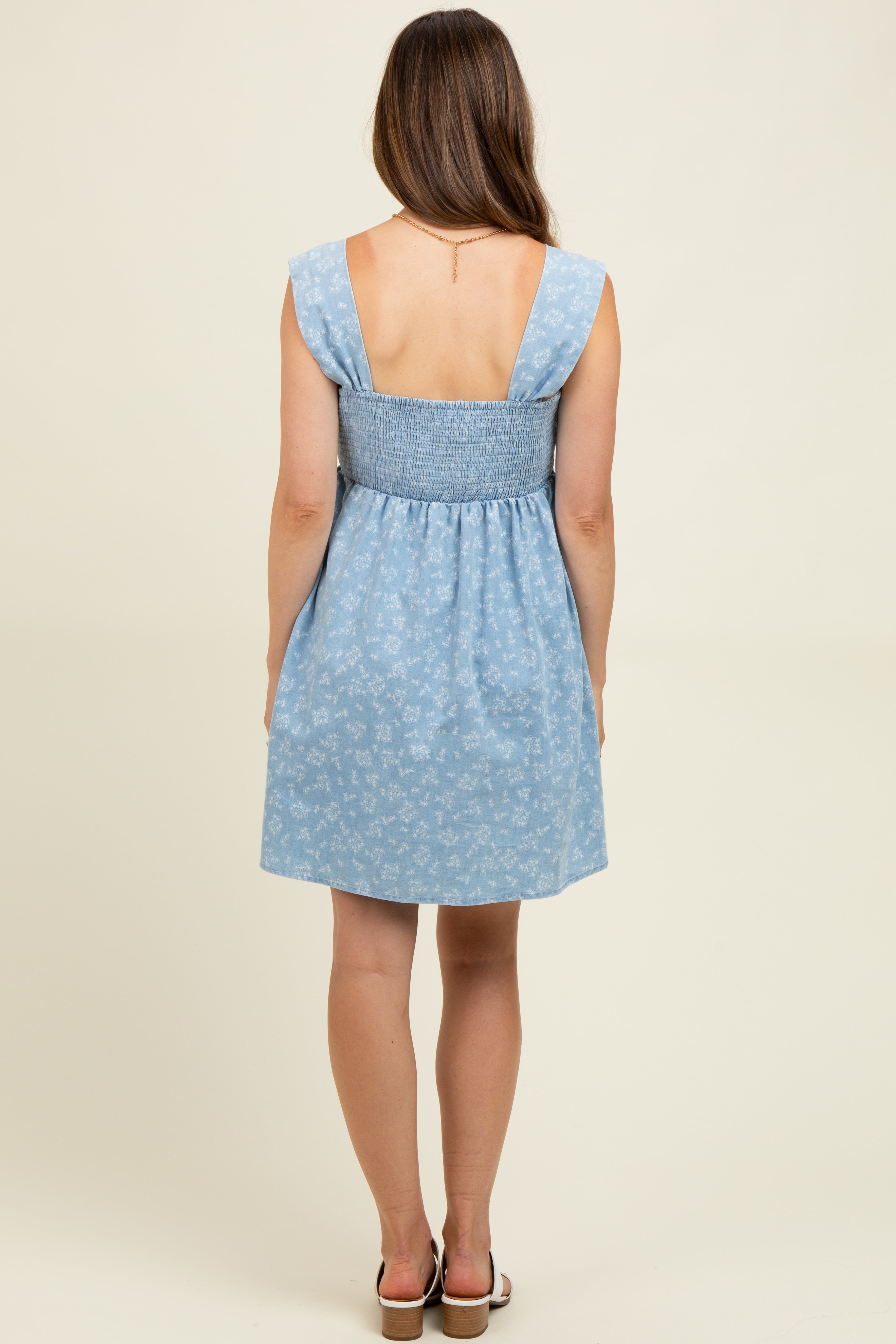 Geblümtes Umstands-Minikleid aus Chambray in Hellblau