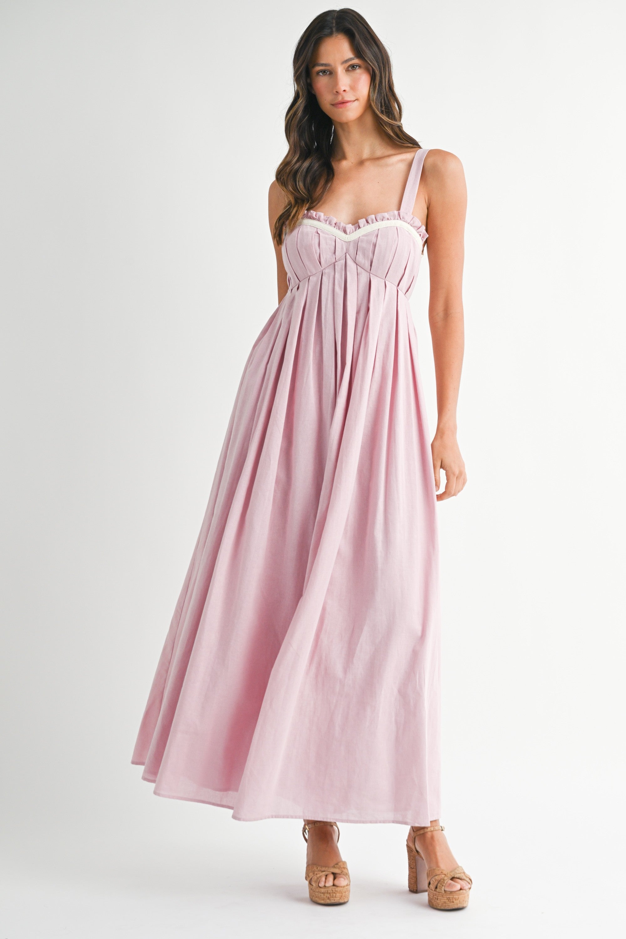 Umstands-Maxikleid mit Herzausschnitt und offenem Rücken in Zartrosa