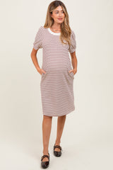 Umstands-Midi-T-Shirt-Kleid mit Streifen und Puffärmeln in Bordeaux