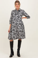 Umstands-Midikleid mit Blumenmuster, Knopfleiste und 3/4-Ärmeln
