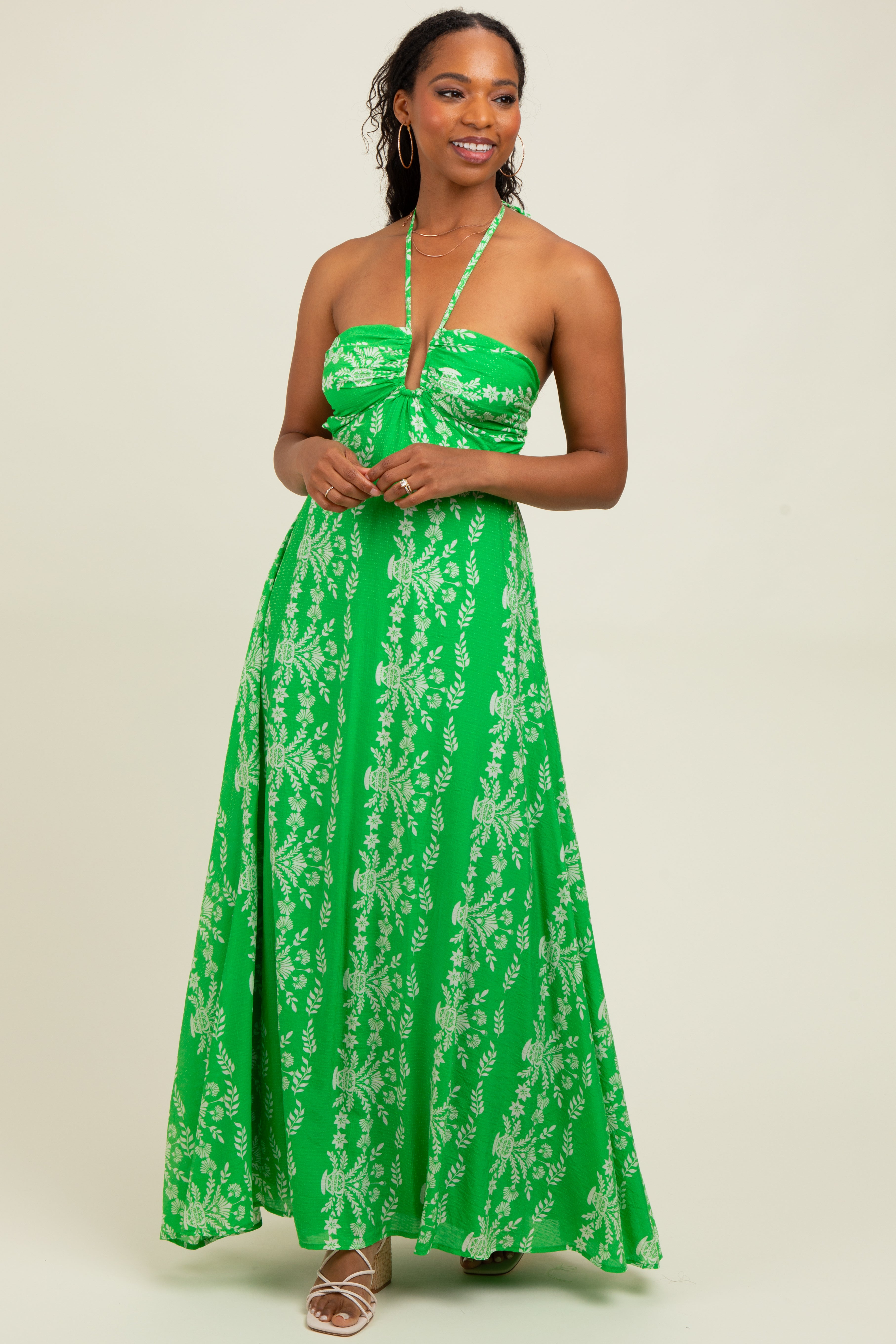Geblümtes Umstands-Maxikleid mit Neckholder, Rückenbindung und Cut-out in Grün