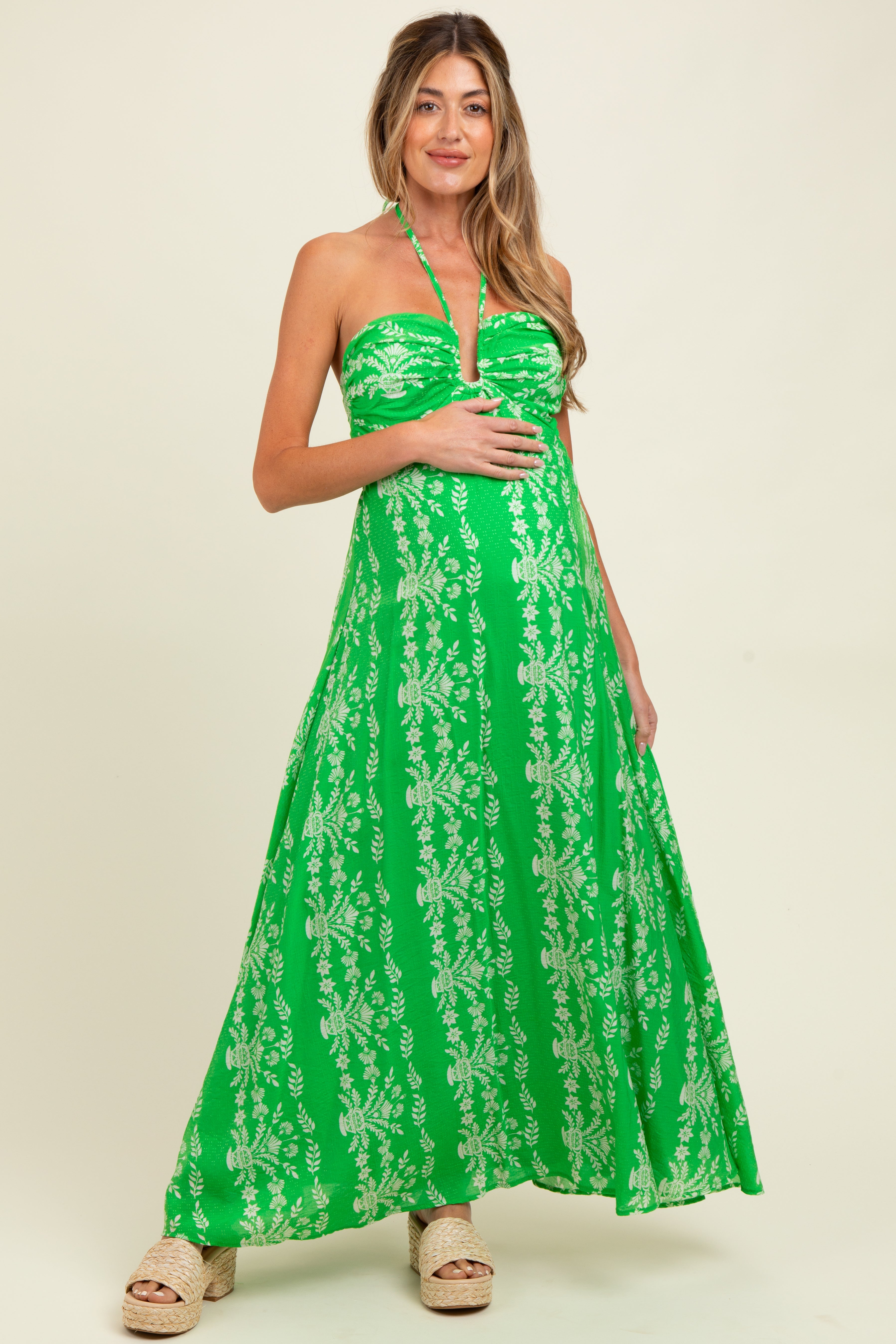 Geblümtes Umstands-Maxikleid mit Neckholder, Rückenbindung und Cut-out in Grün