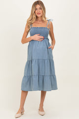 Umstandskleid aus Denim in Vintage-Waschung mit Smok-Oberteil