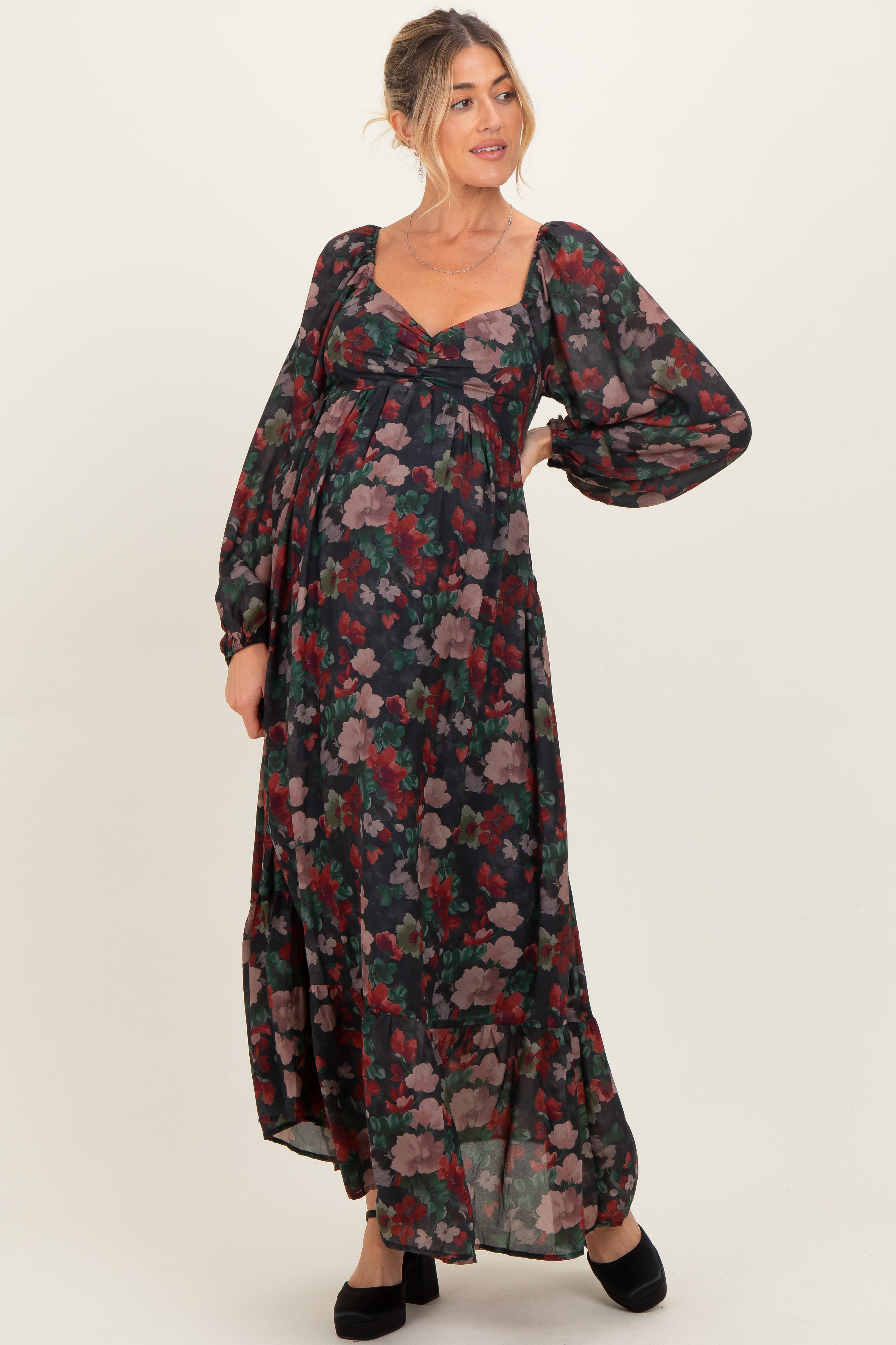 Schwarzes florales Umstands-Maxikleid mit Ballonärmeln und Herzausschnitt