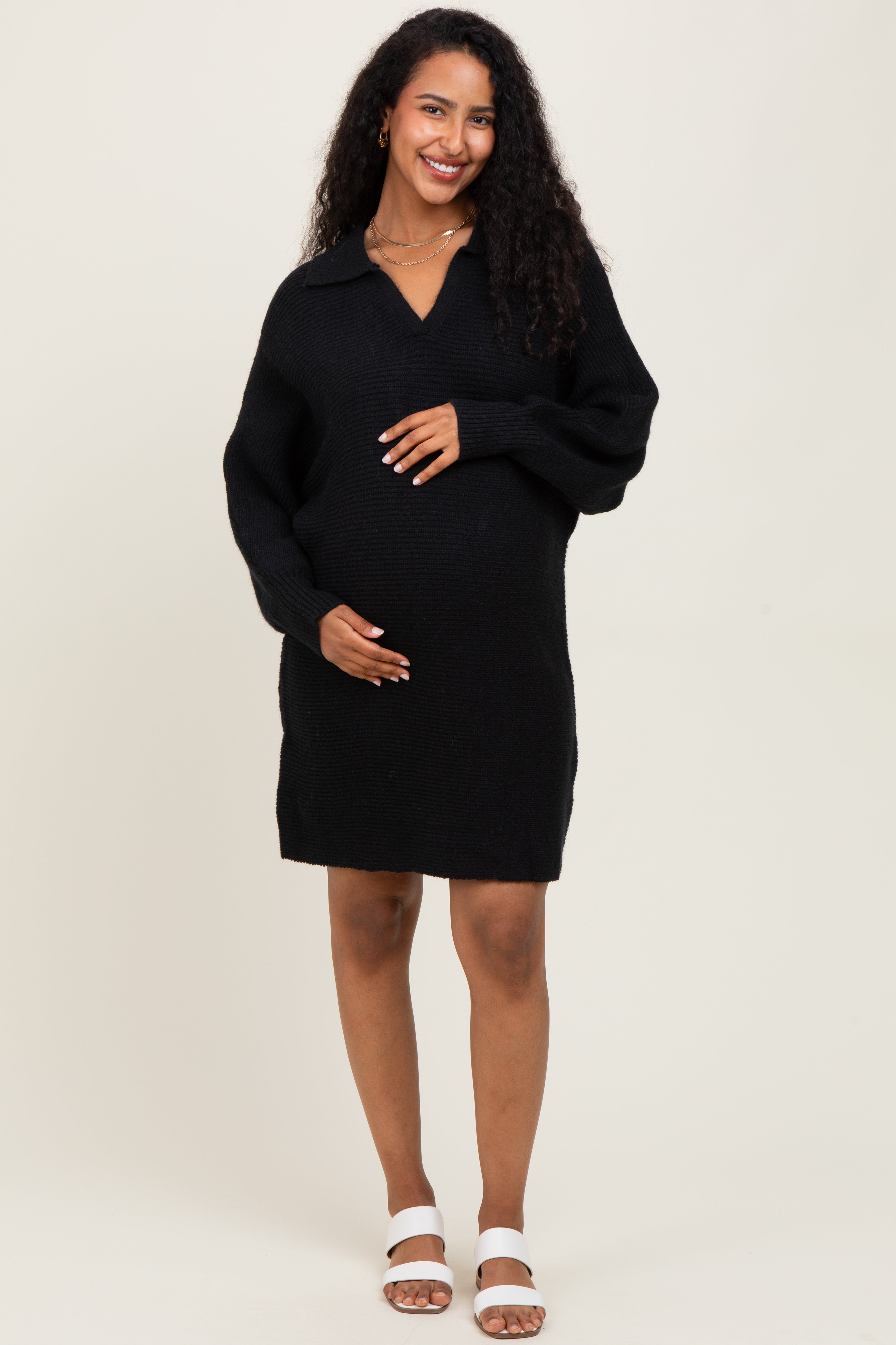 Schwarzes Umstands-Pulloverkleid aus Grobstrick mit Kragen